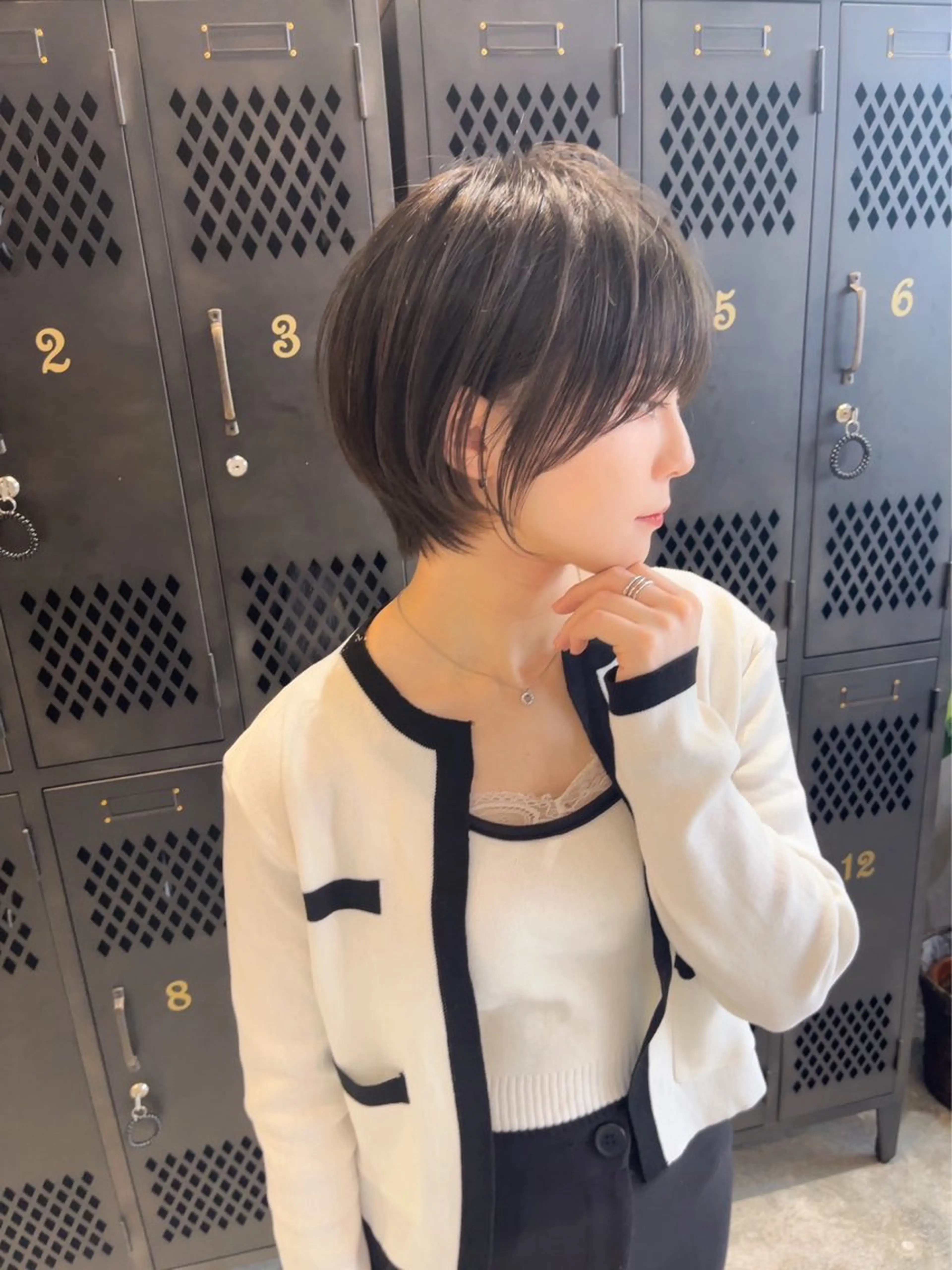 ショート ショートボブ 韓国風カラー ボブ くびれヘア エギョモリ ボブ/顔周りカット /縮毛矯正/鈴木隆太のヘアスタイル