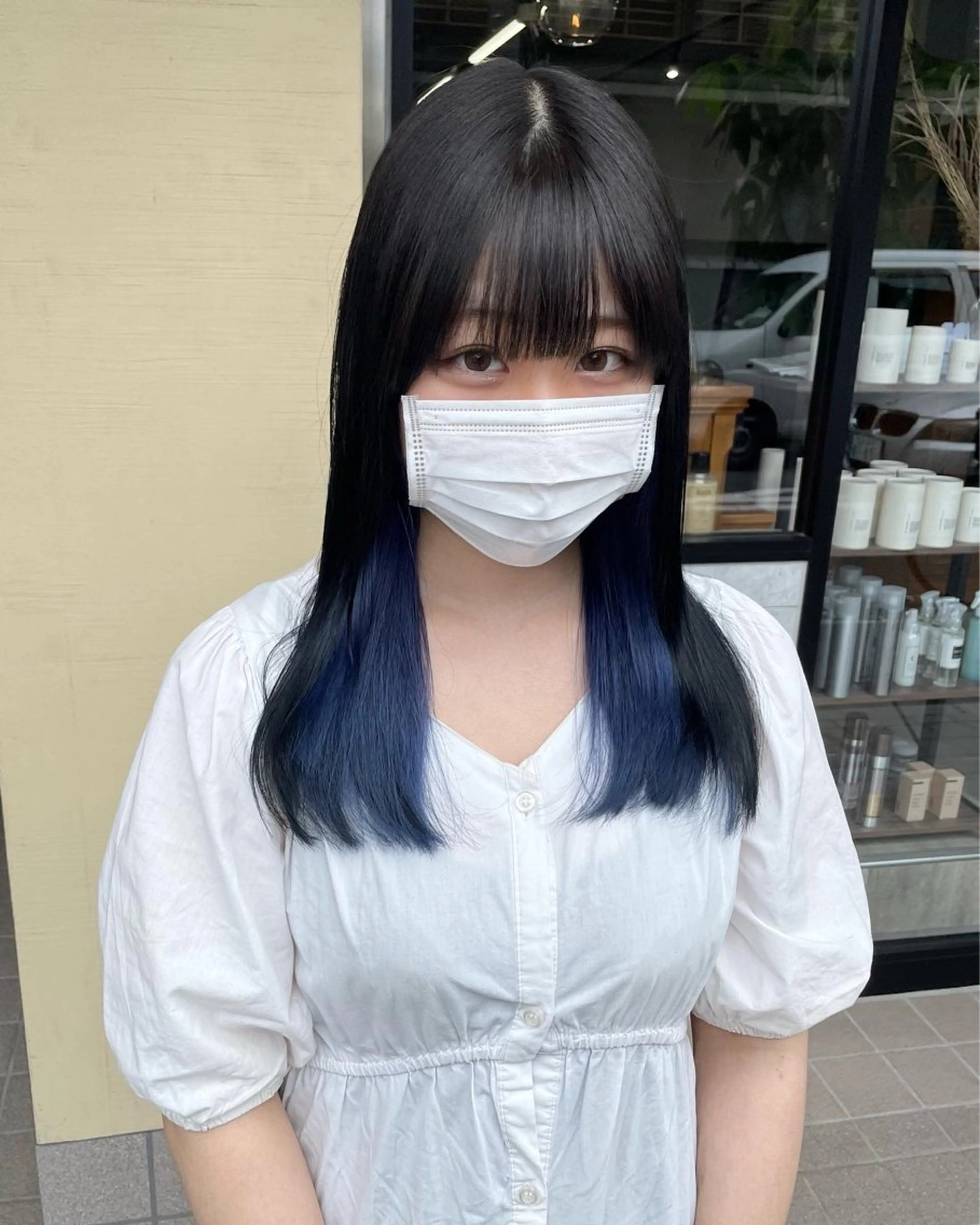 セミロング カラー ブリーチ ブルーカラー インナーカラー マツダ レンのヘアスタイル