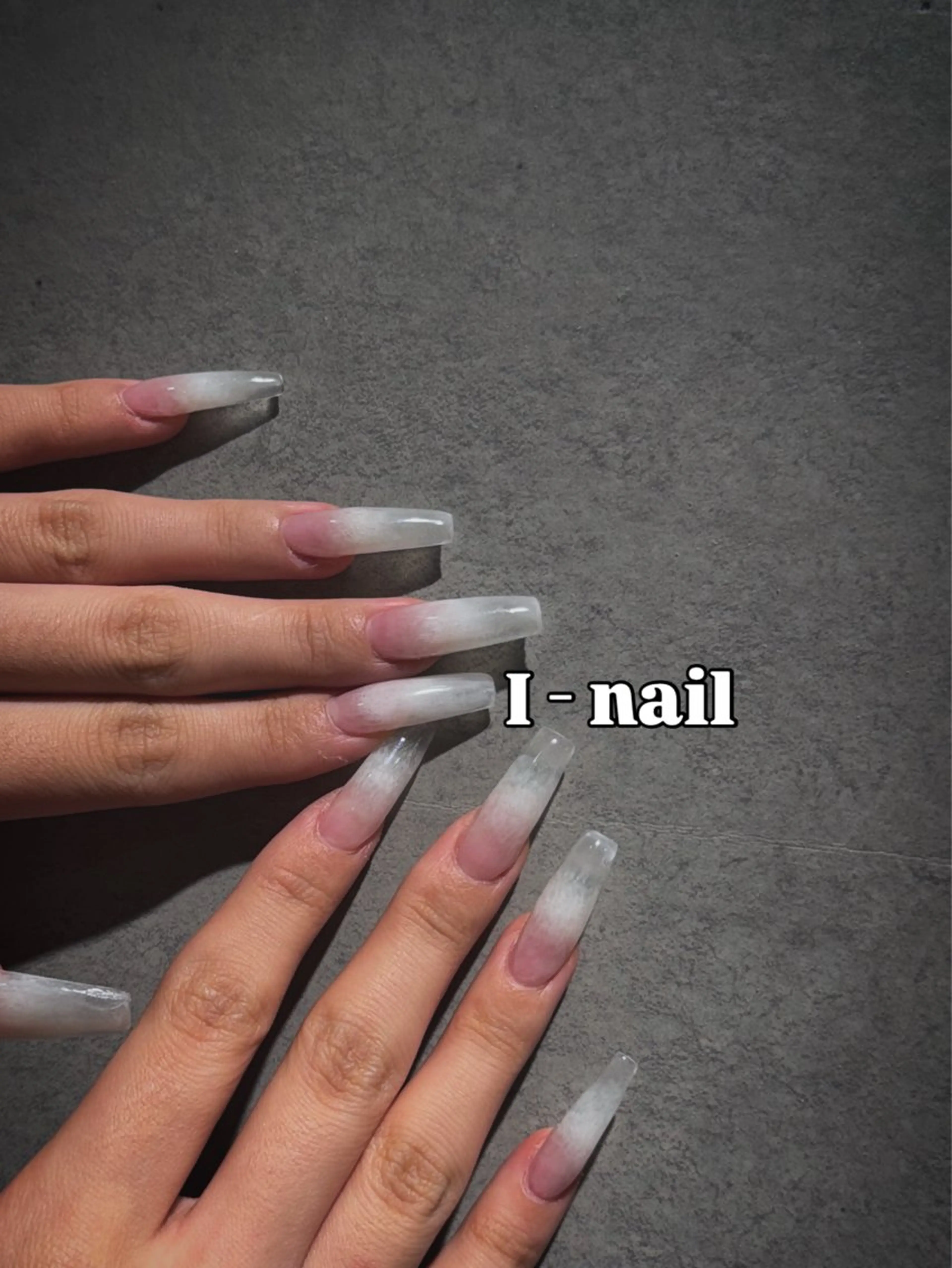 ネイル I-nailロング /ワンホン/キラキラのネイルデザイン