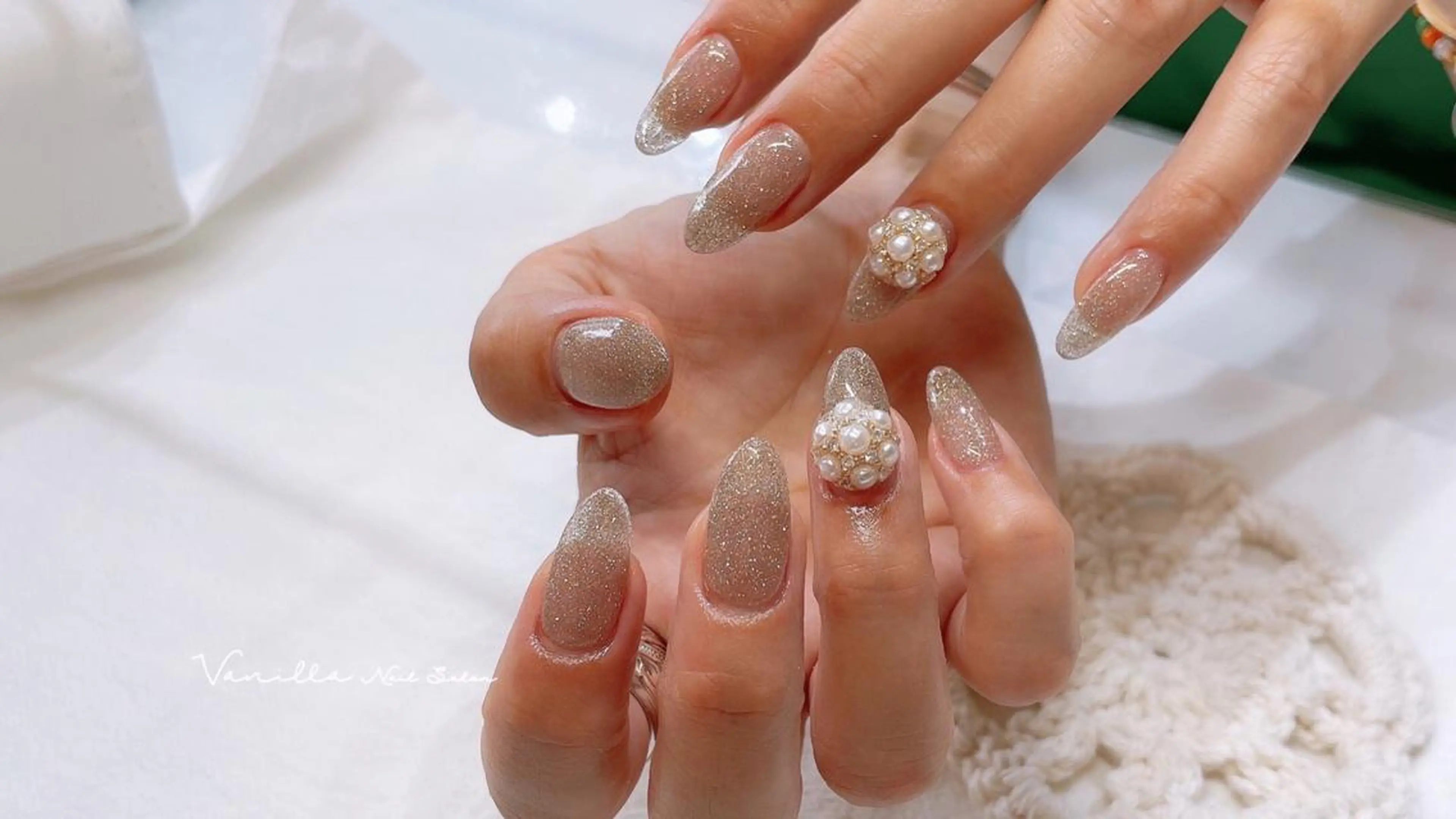 ネイル ストーンネイル Vanilla nail salonのネイルデザイン