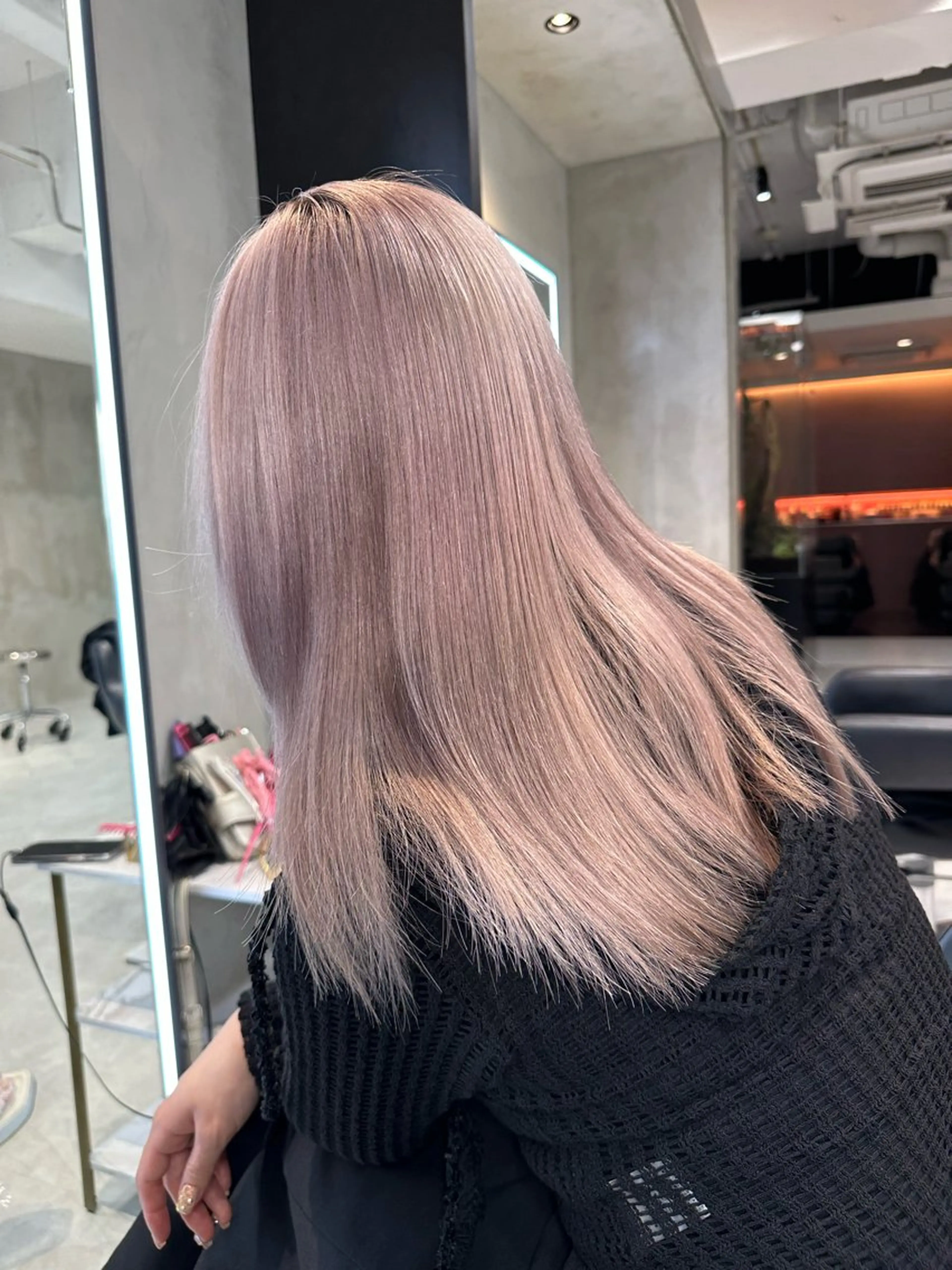 ミディアム カット トリートメント レイヤーカット 透明感カラーのヘアスタイル