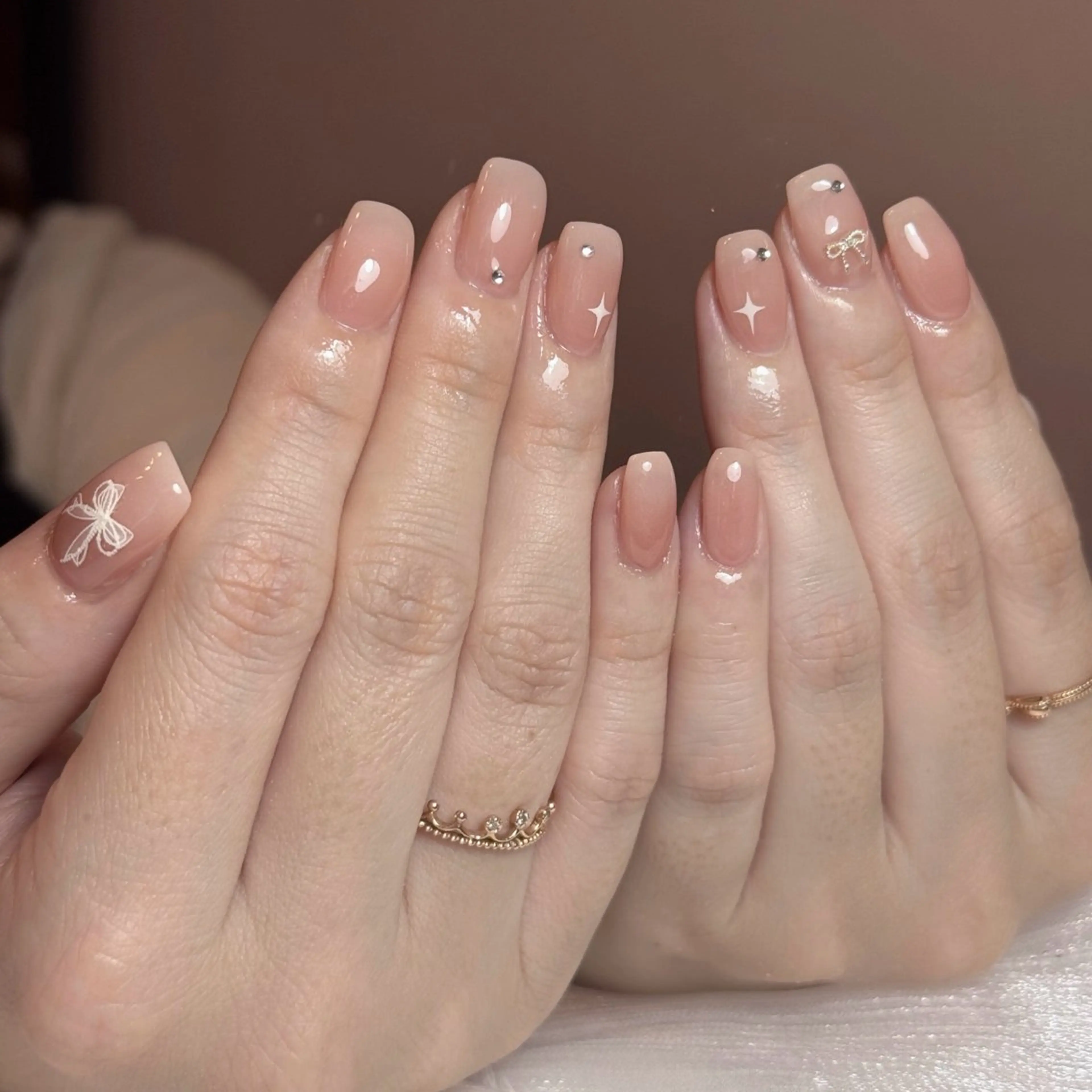 ネイル フラッシュネイル フレンチネイル キラキラネイル 韓国ネイル ラメ(グリッター) ハンドネイル ハンドケア Amy Nailのネイルデザイン