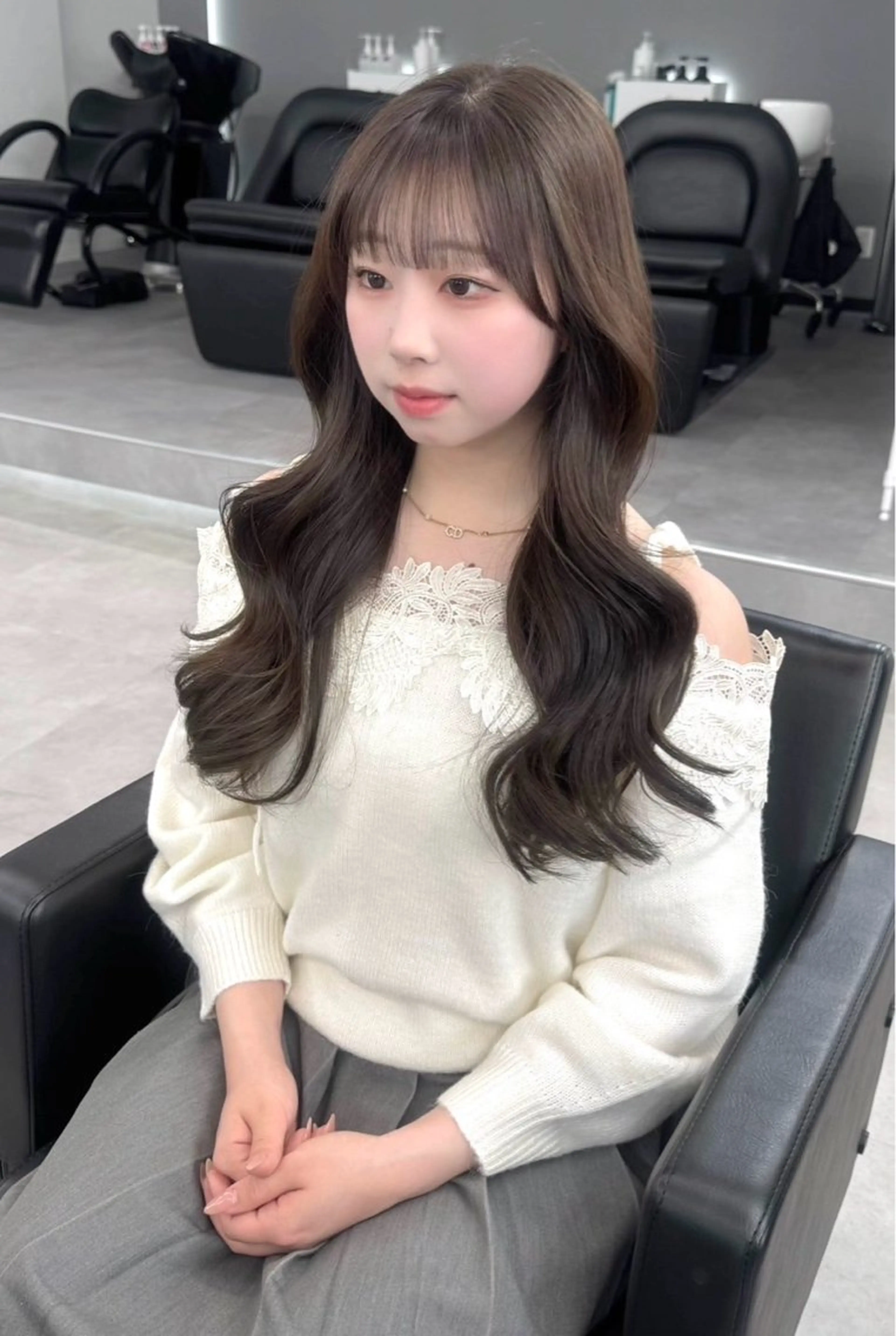 ロング レイヤーカット カット ヘアカラー トリートメント 神戸で縮毛矯正/髪質 改善/お任せくださいのヘアスタイル