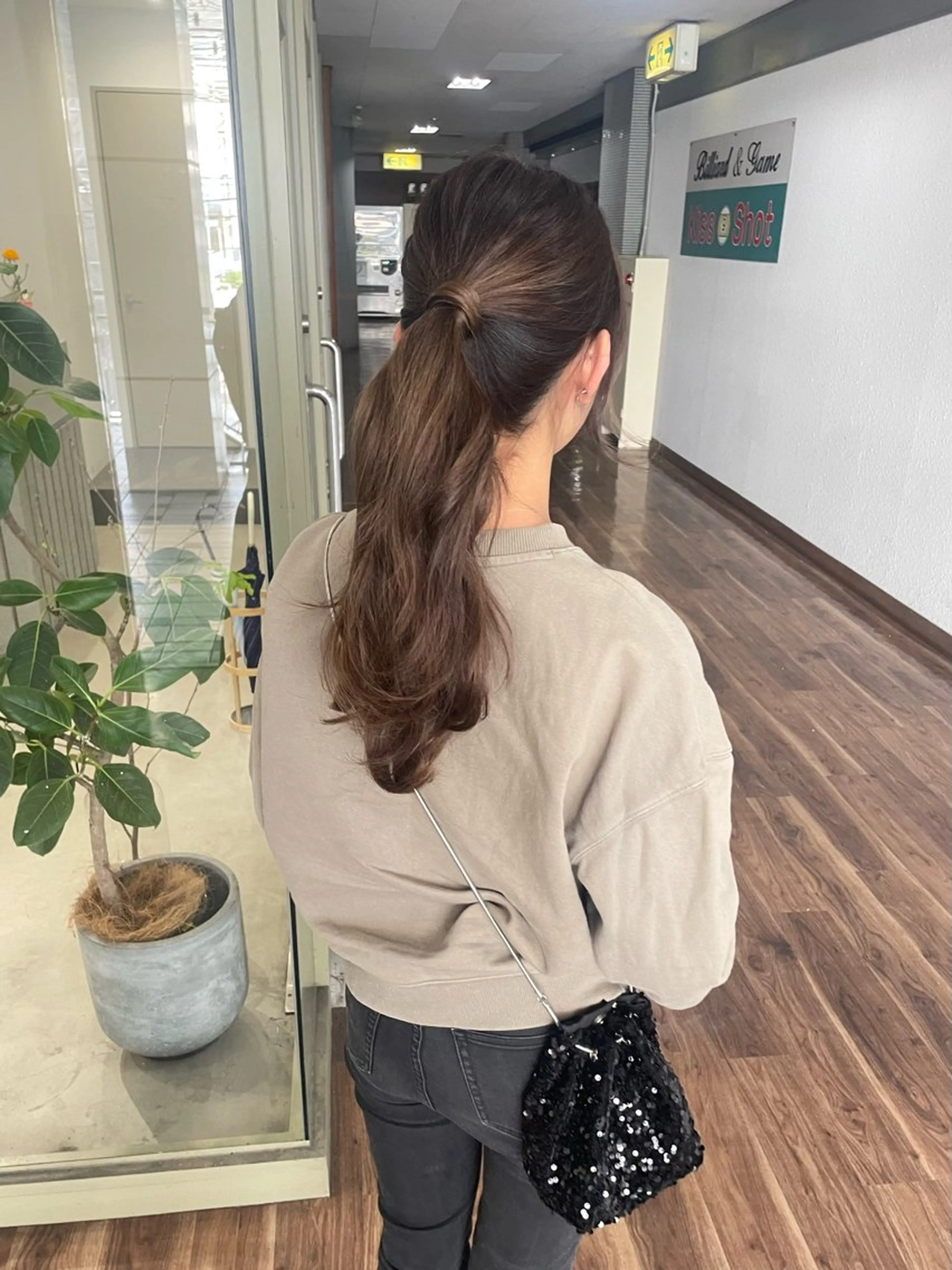 ロング カラー ブリーチ グラデーションカラー カットパーマモデル 山中 遥のヘアスタイル