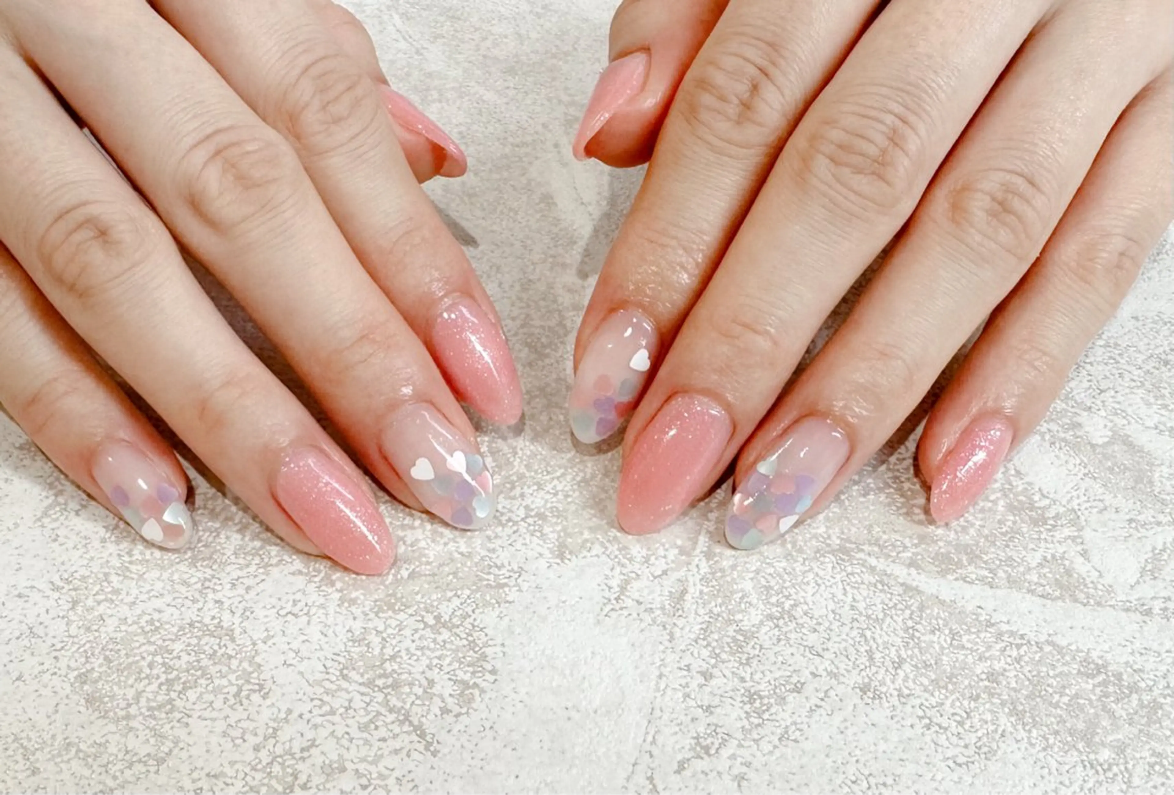 ネイル ジェルネイル ガーリー ハート ホログラムネイル オフィスネイル Luana nail (ルアナネイル)のネイルデザイン