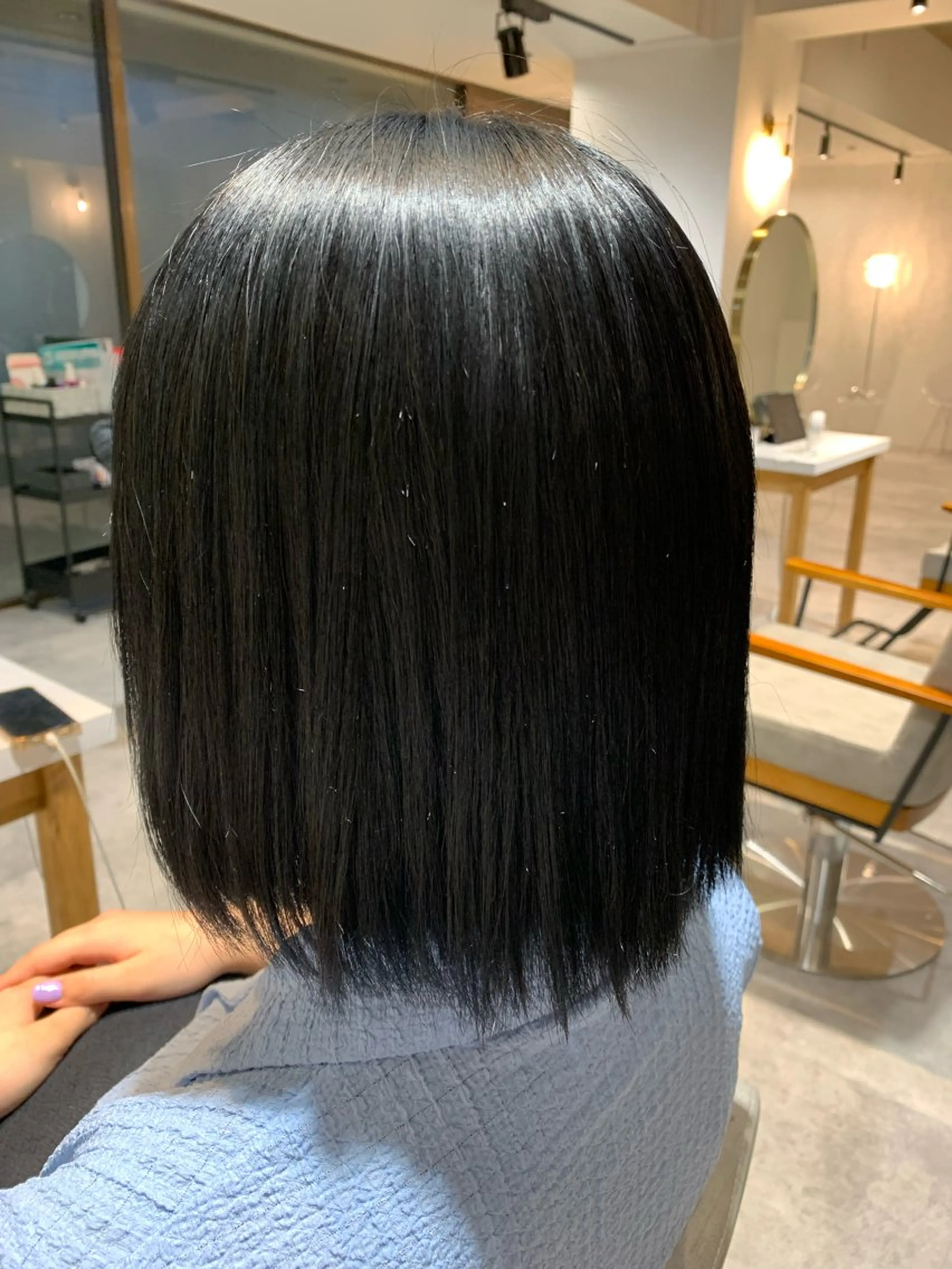 ミディアム カラー 小泉 真緒のヘアスタイル
