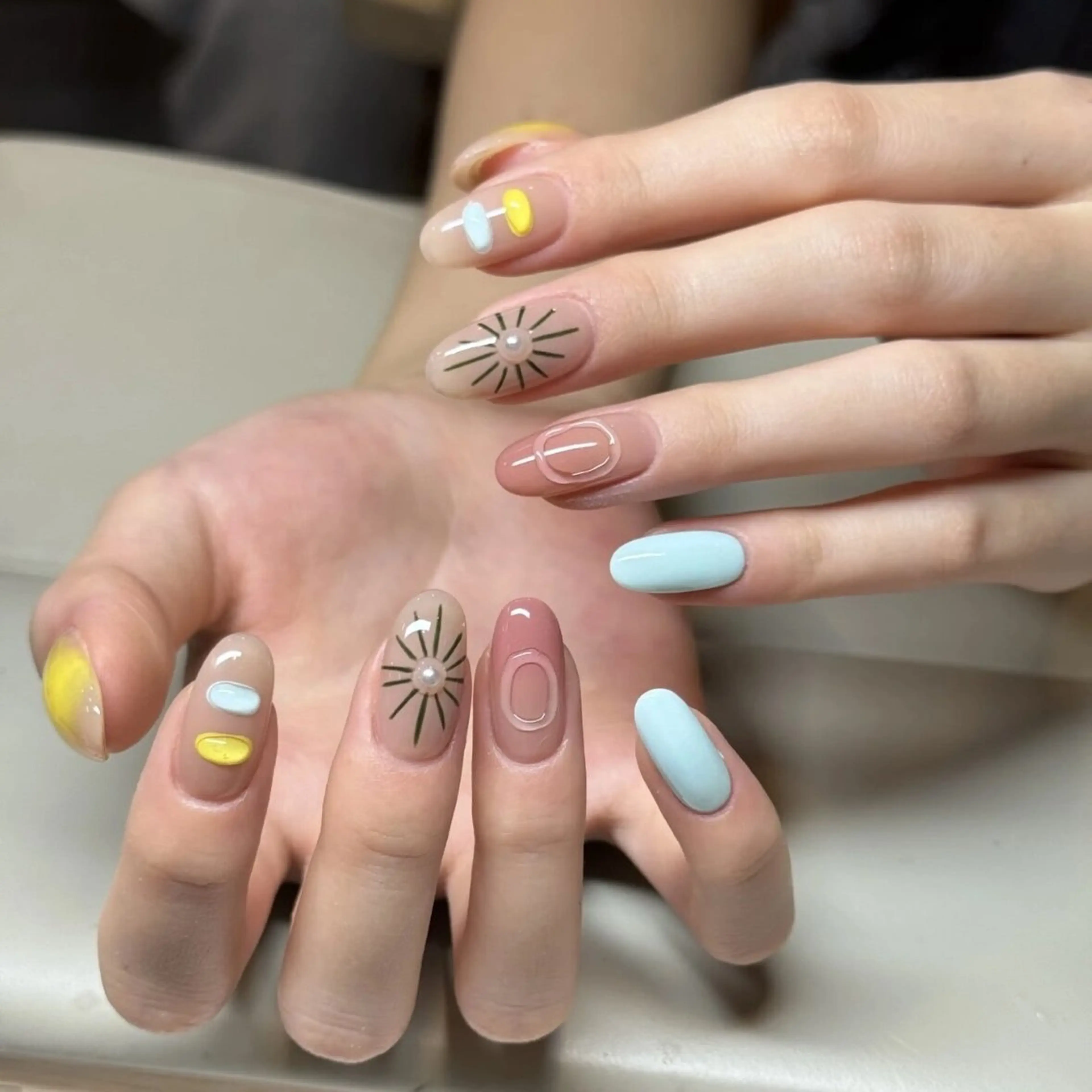 ネイル フレンチネイル ジェルネイル ガーリー グラデーション キラキラネイル ハンドネイル Liora nail スカルプ専門店のネイルデザイン
