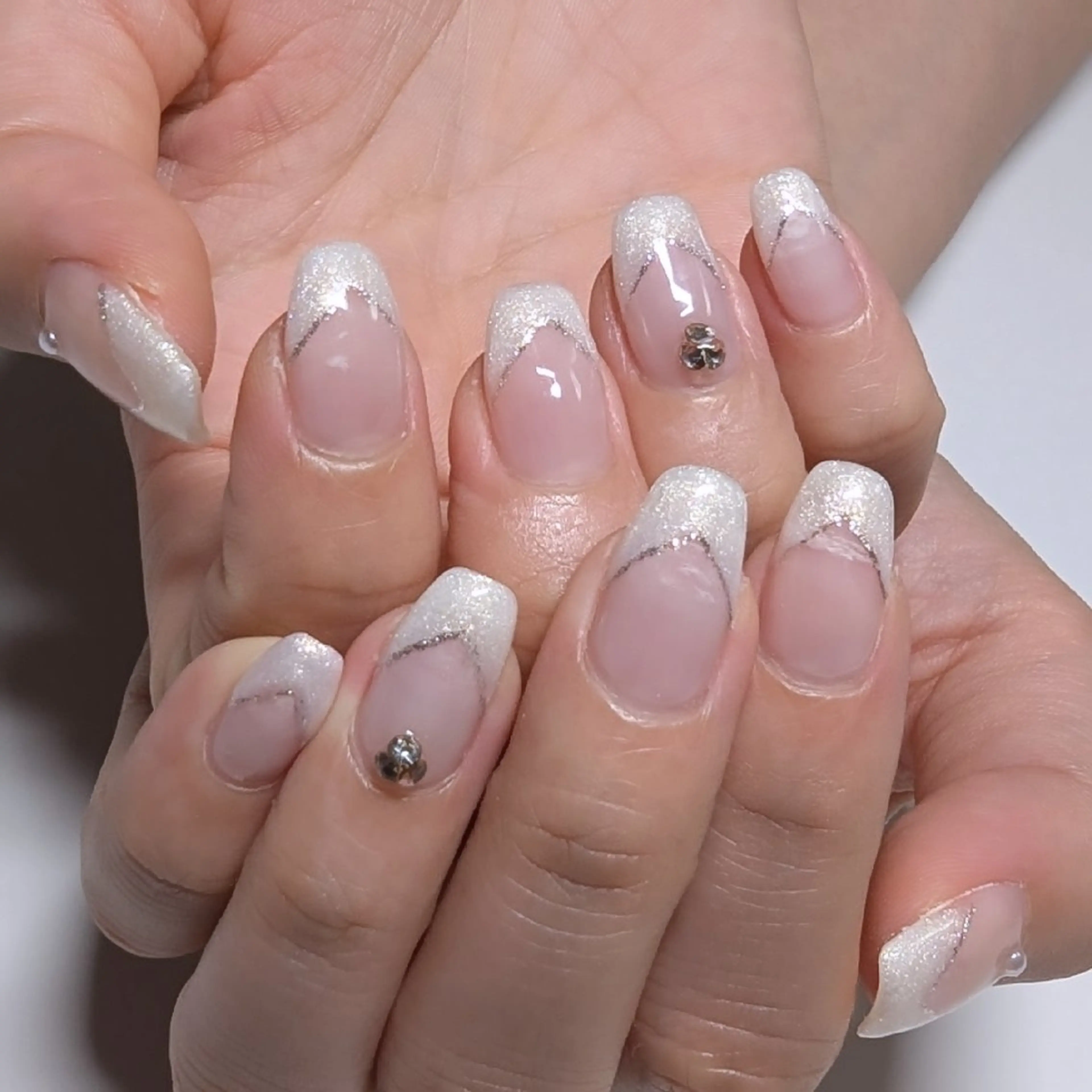 ネイル フレンチネイル ラメ(グリッター) シルバー ☆ KANON☆のネイルデザイン