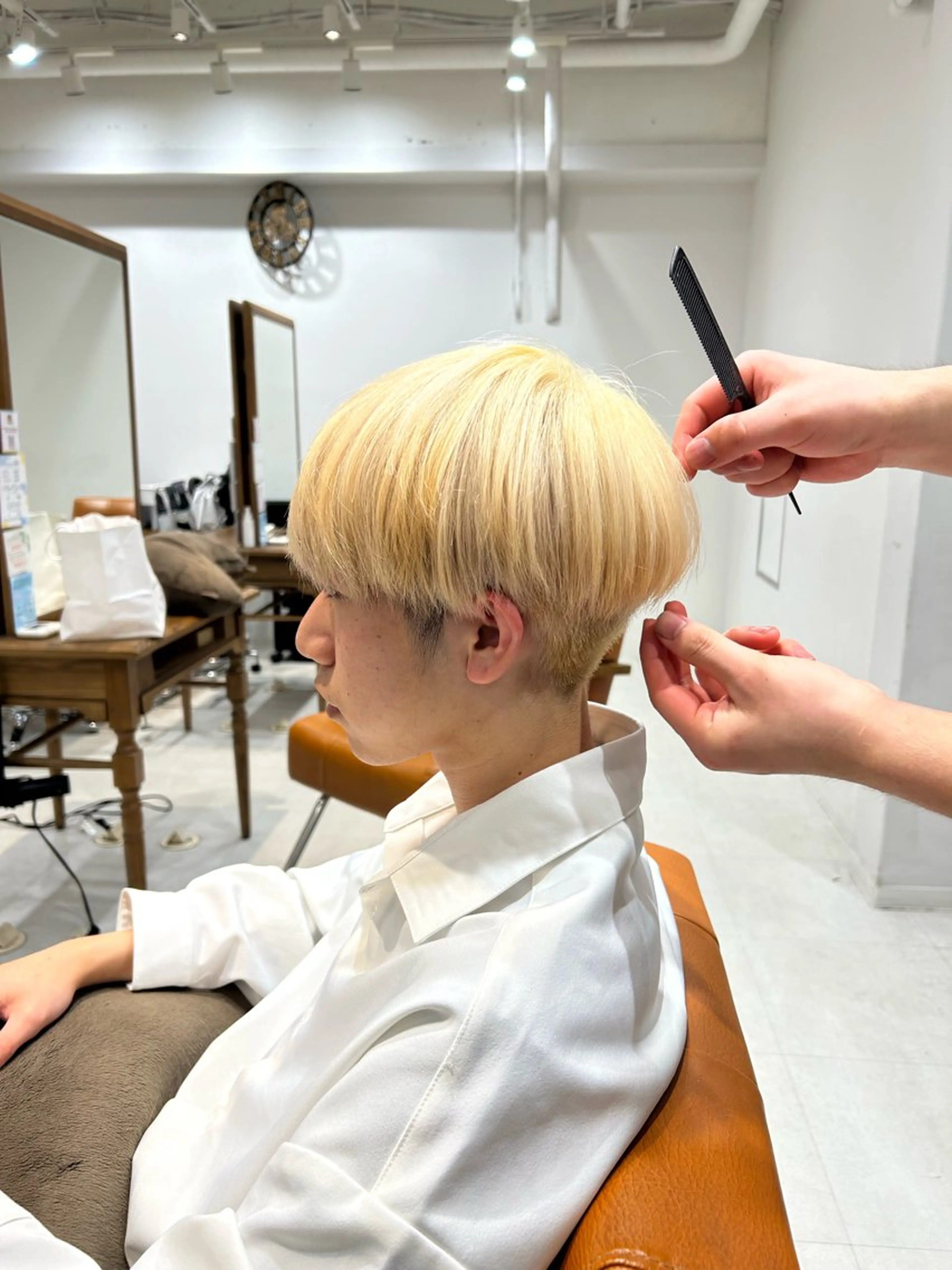 ショート カラー ブロンド 山﨑 燦人のヘアスタイル