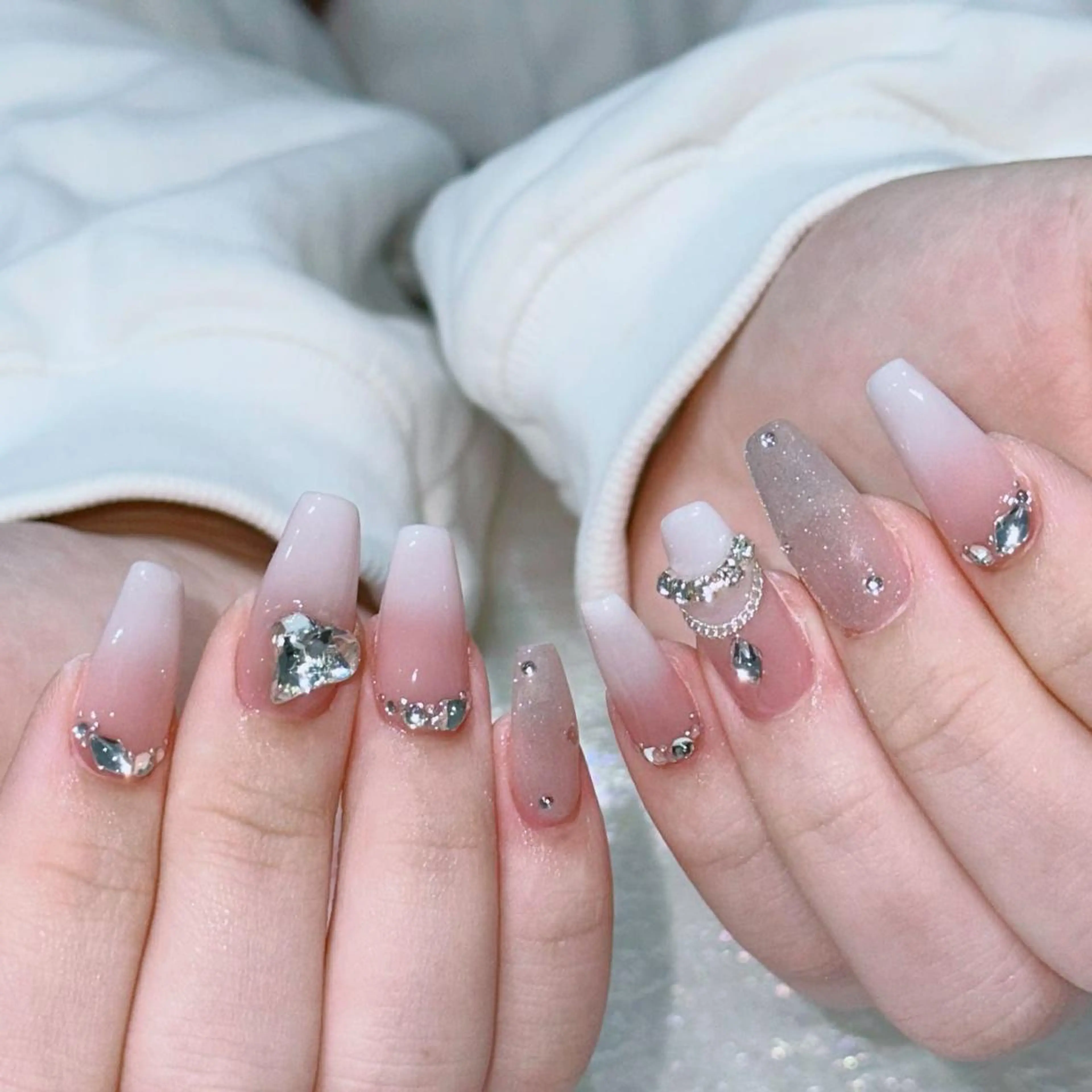 ネイル ハンドネイル Queens PUPUのネイルデザイン