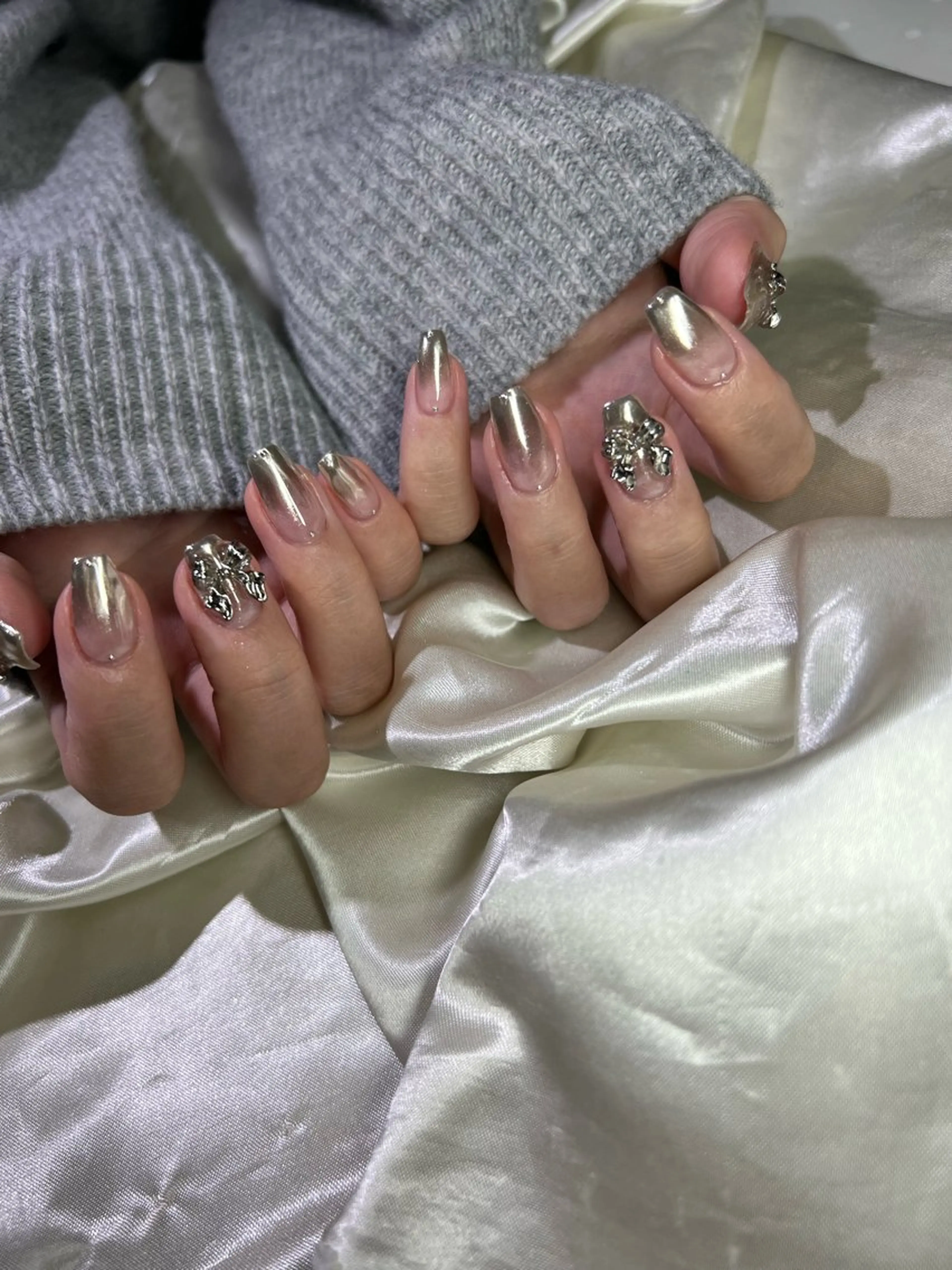 ネイル ミラーネイル 持ち込み リボン Charme. NOBUKOのネイルデザイン