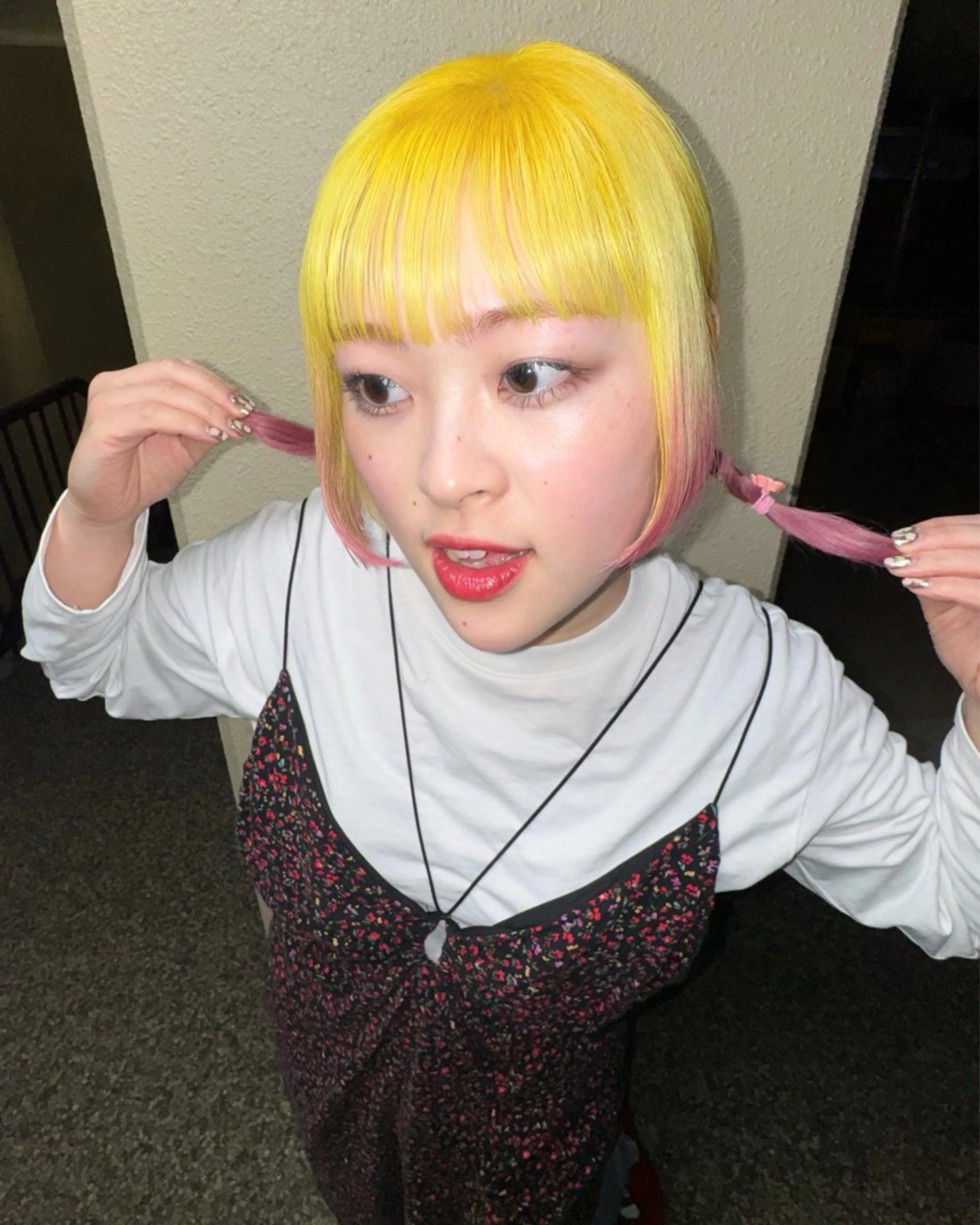 ミディアム 顔まわりレイヤー 姫カット レイヤーカット カット ヘアカラー fumikaブリーチ /ウルフのヘアスタイル