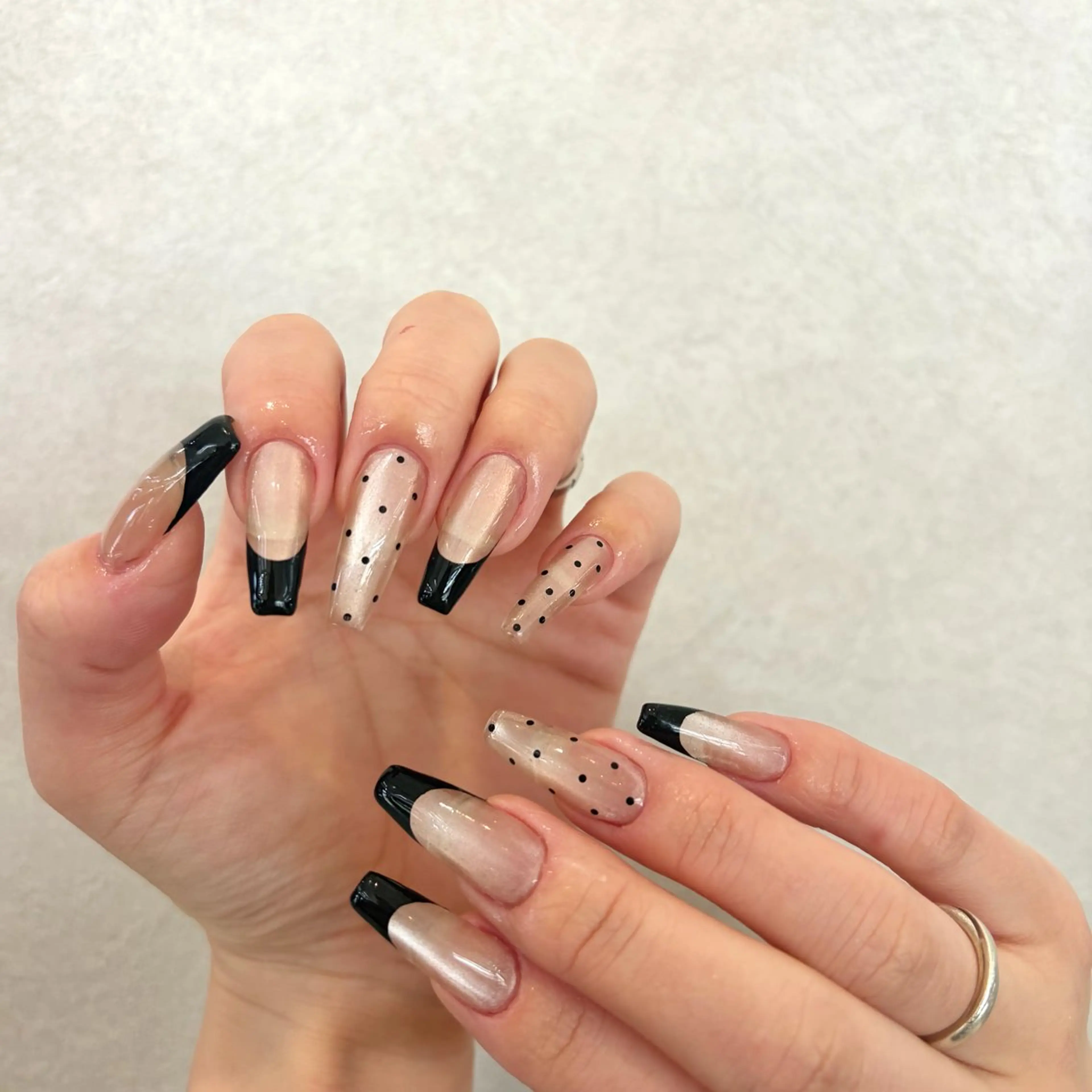 ネイル ドット フレンチネイル ロングネイル 春ネイル ハンドネイル GRANDEUR焼津 Nana🦖のネイルデザイン
