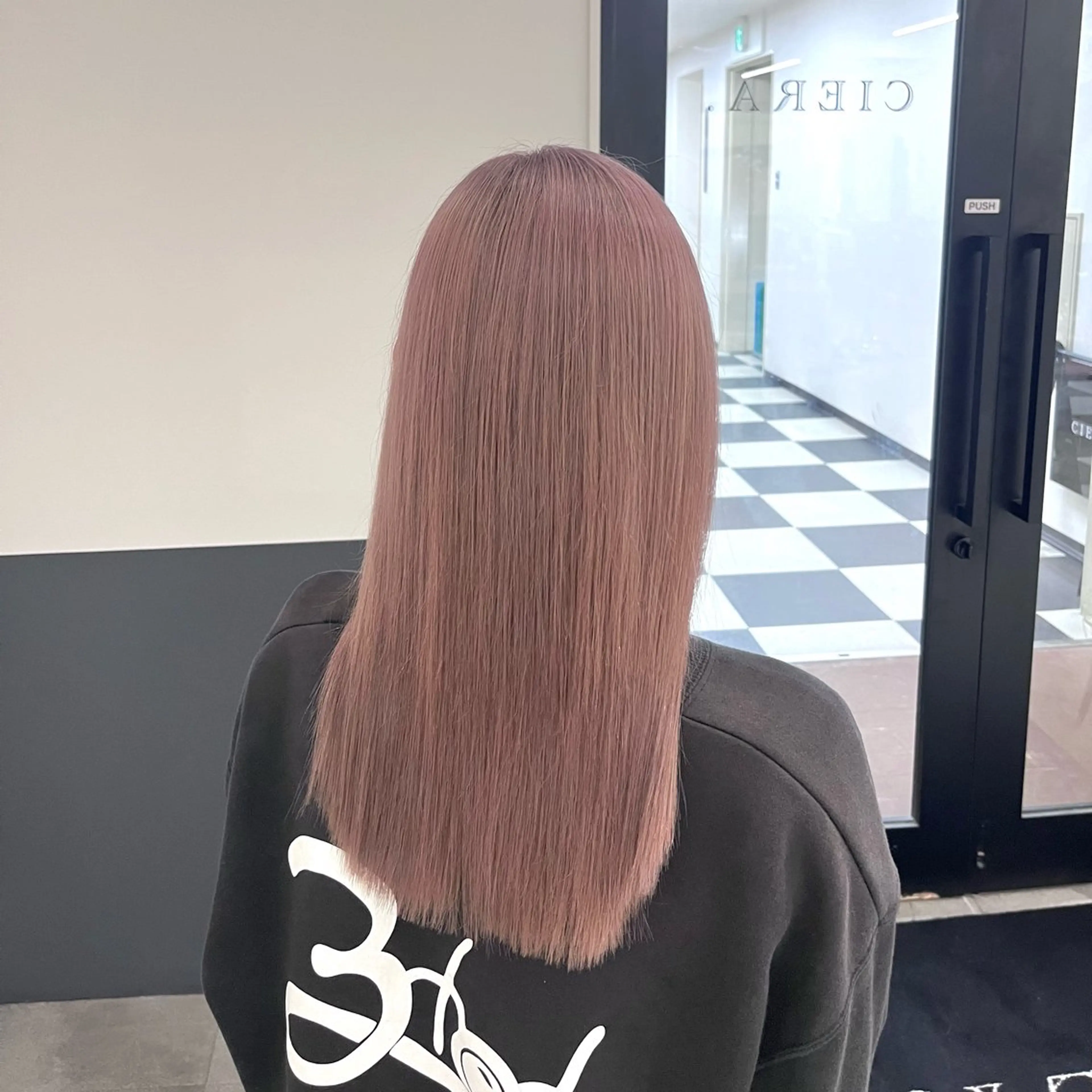 セミロング ヘアカラー トリートメント EMMA🤍 CIERA.心斎橋のヘアスタイル