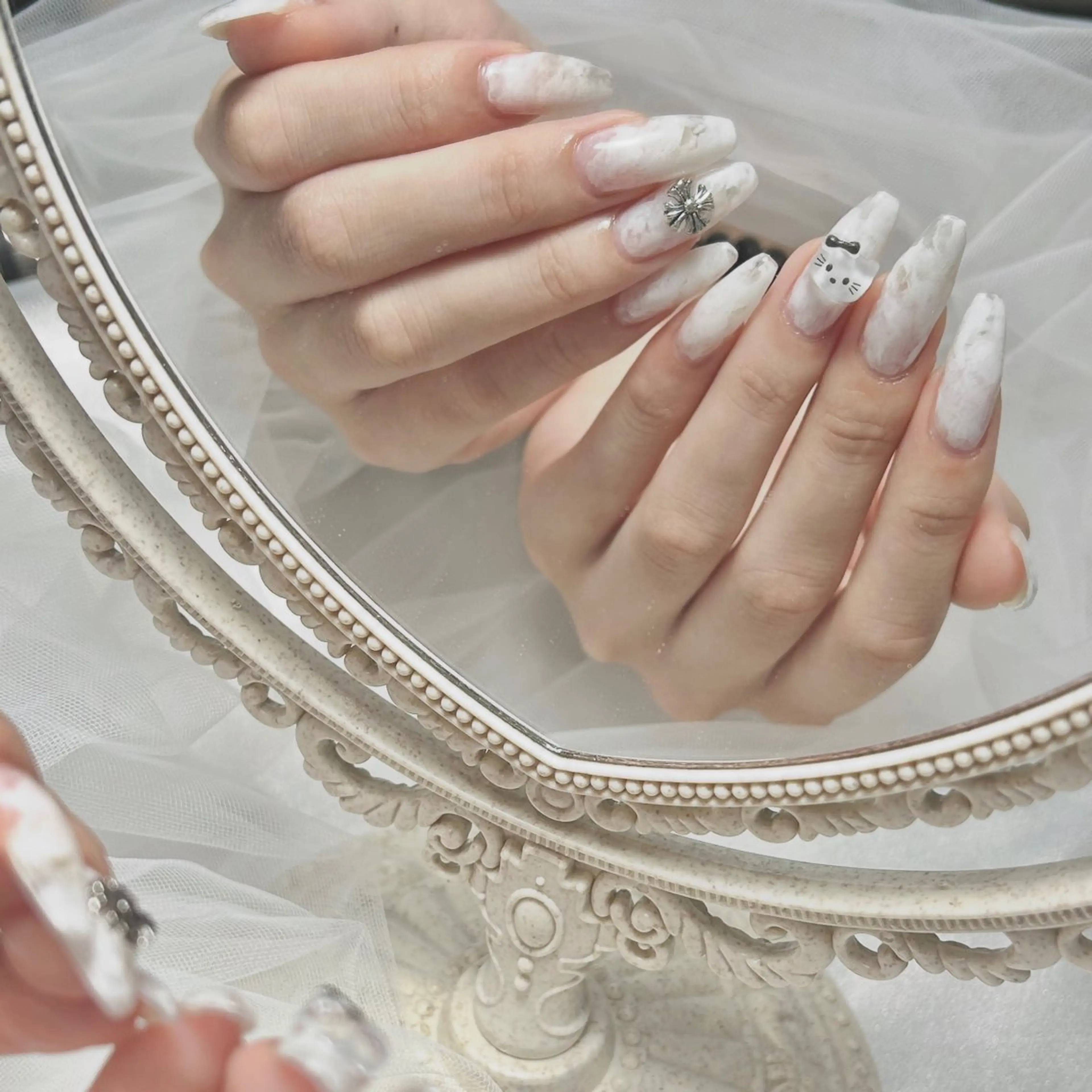 ネイル ハンドネイル EmaNail 🧸Momokaのネイルデザイン