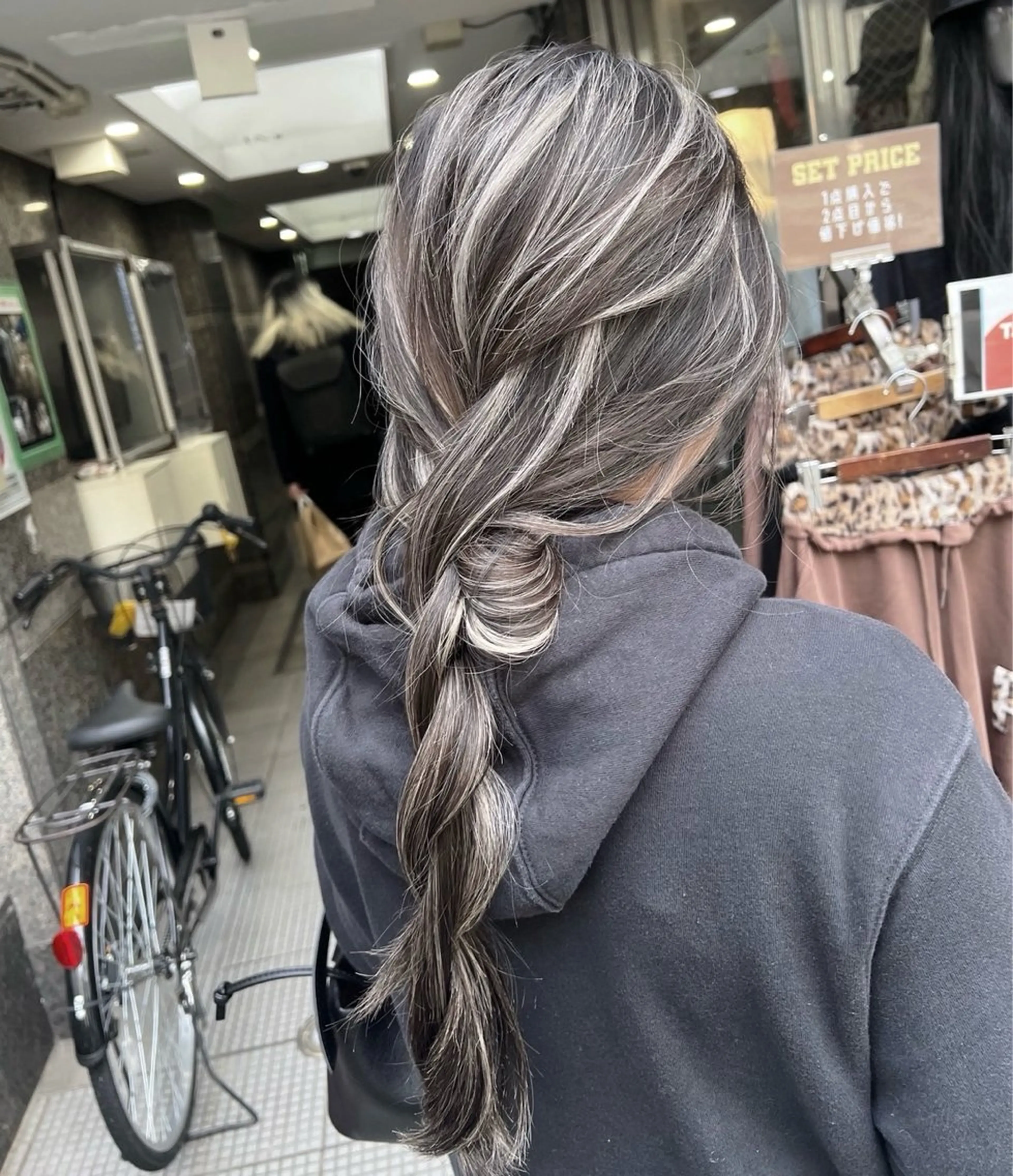 ロング カラー ヘアアレンジ ダークグレー ダークグレージュ グレージュ ハイライトカラー ハイライト ヘアカラー トリートメント ROBIN所属・指名数No.1 /NAOYAのヘアスタイル