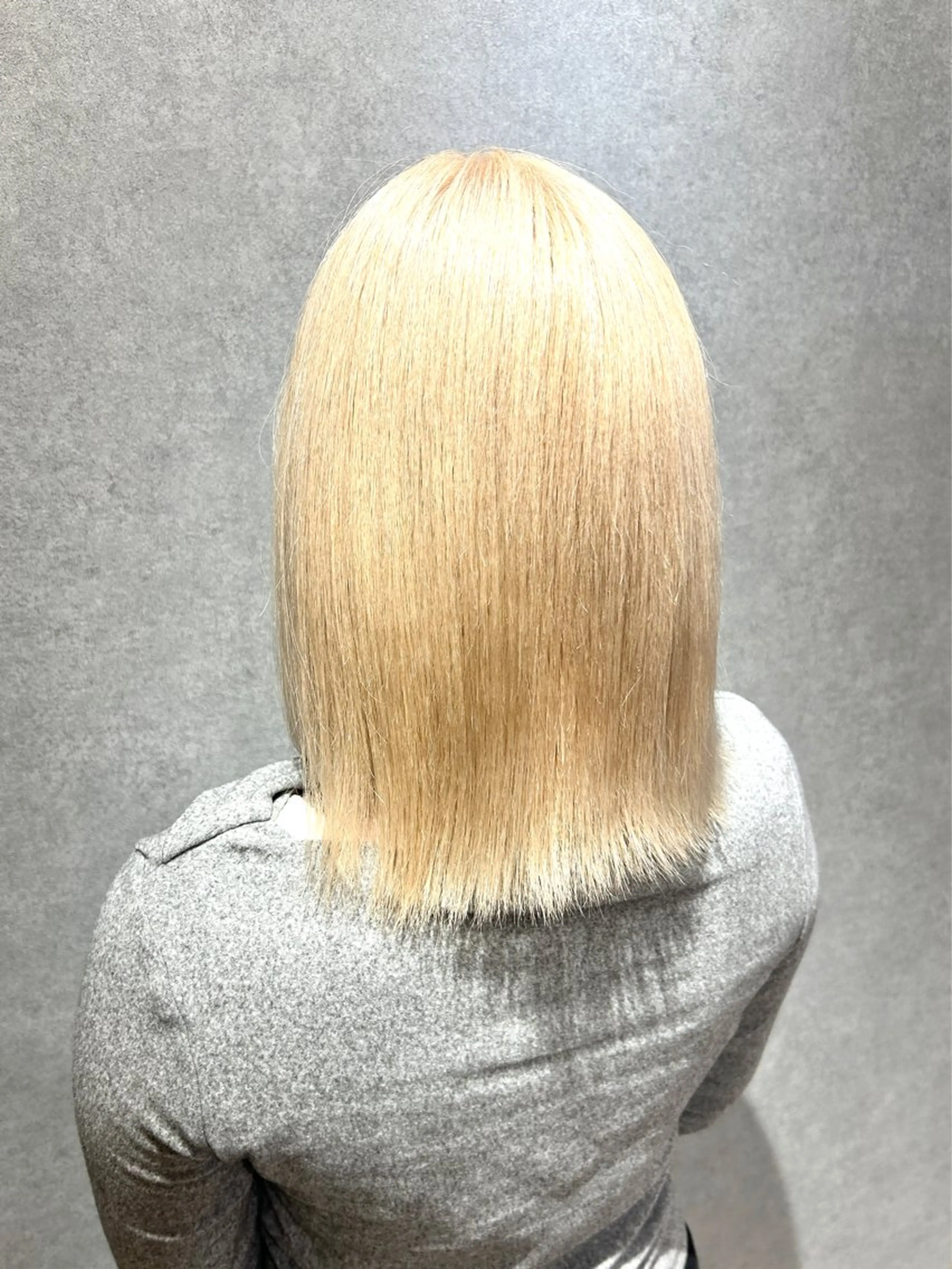 セミロング カラー ブリーチ ブロンド ケアブリーチ ホワイトブロンド ウルフ/レイヤー /suzuhaのヘアスタイル