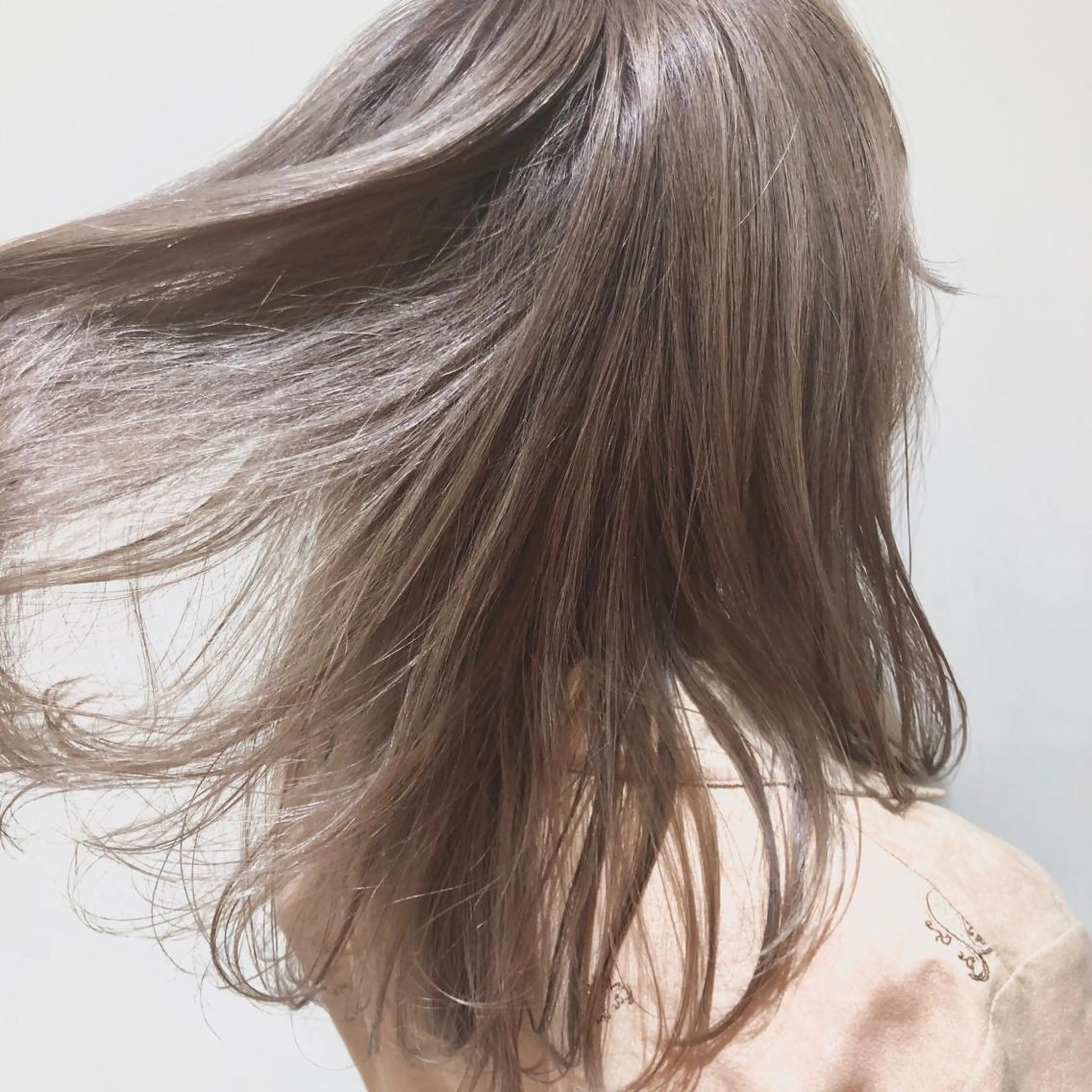 セミロング カラー パーマ ヘアアレンジ バレイヤージュ ブリーチ 透明感カラー グラデーションカラー グレージュ カット ヘアカラー トリートメント 【ツヤ髪美容師】 ツダケイスケのヘアスタイル