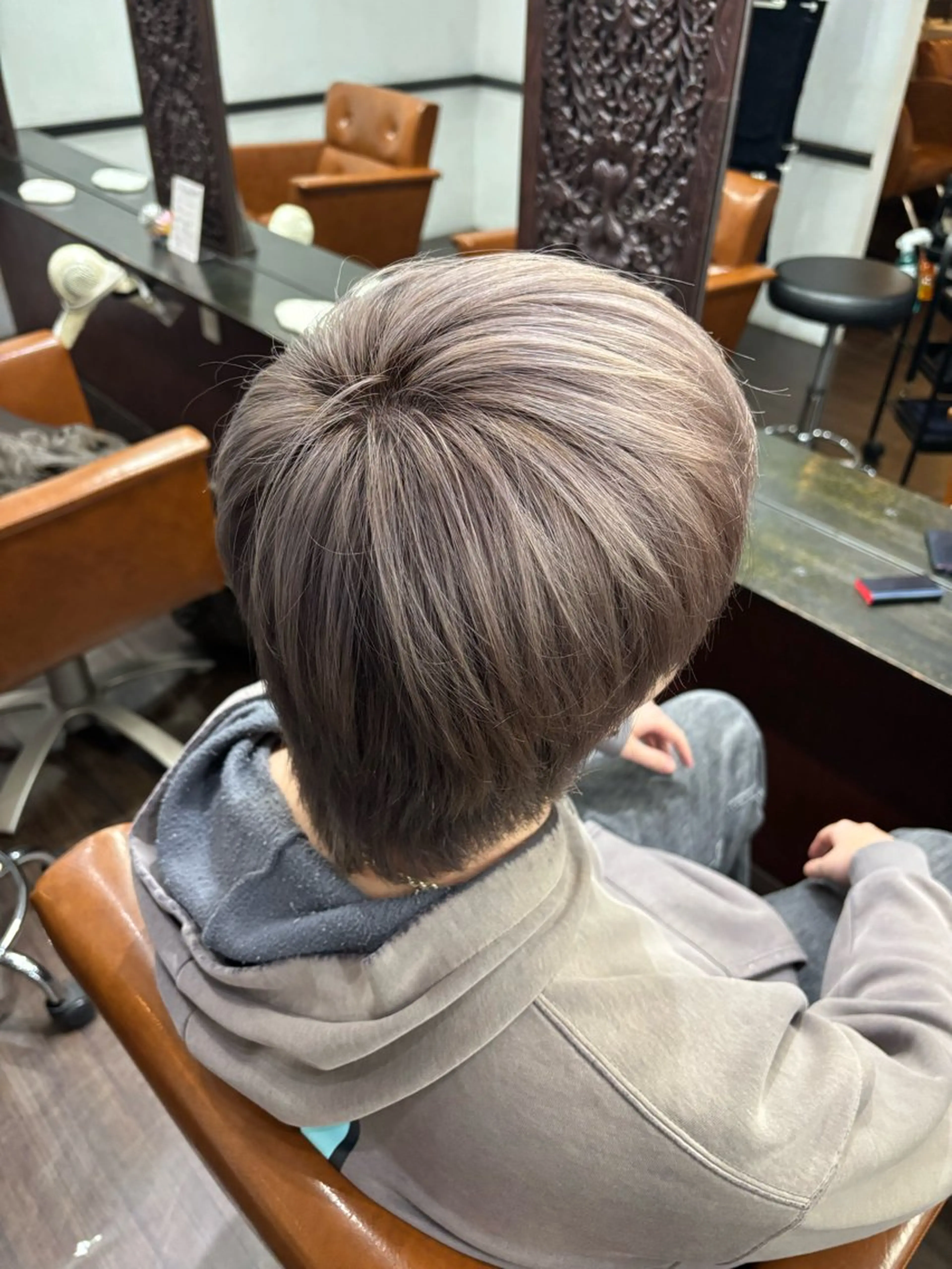 カラー メンズ メンズブリーチ ブリーチ シルバー ヘアカラー chouchou所属・本間友也/透明感 /ハイトーンのヘアスタイル