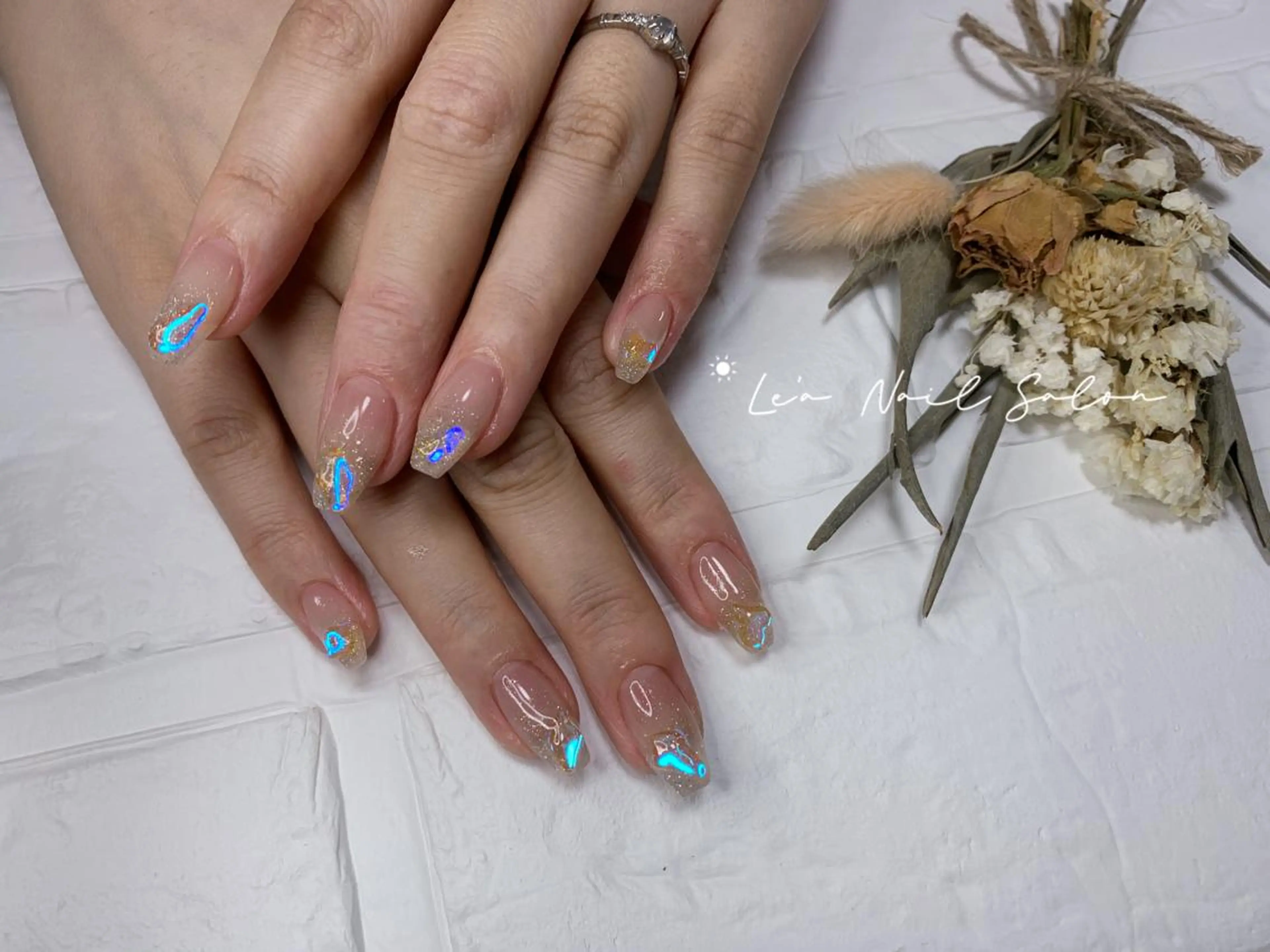 ミディアム カラー ネイル Le’a NailSalonのネイルデザイン