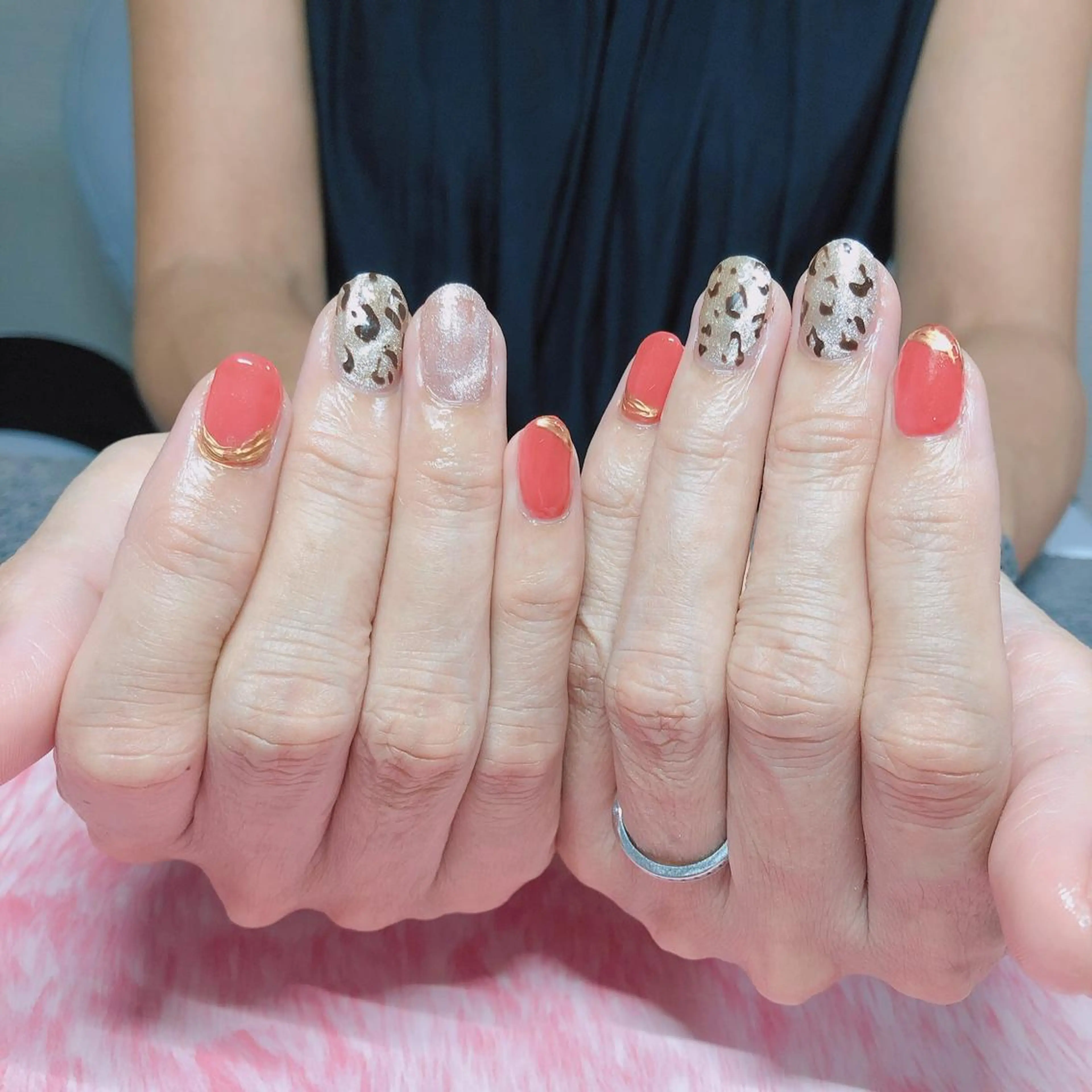 ネイル アニマル柄 ジェルネイル マグネットネイル 奥園 良恵のネイルデザイン