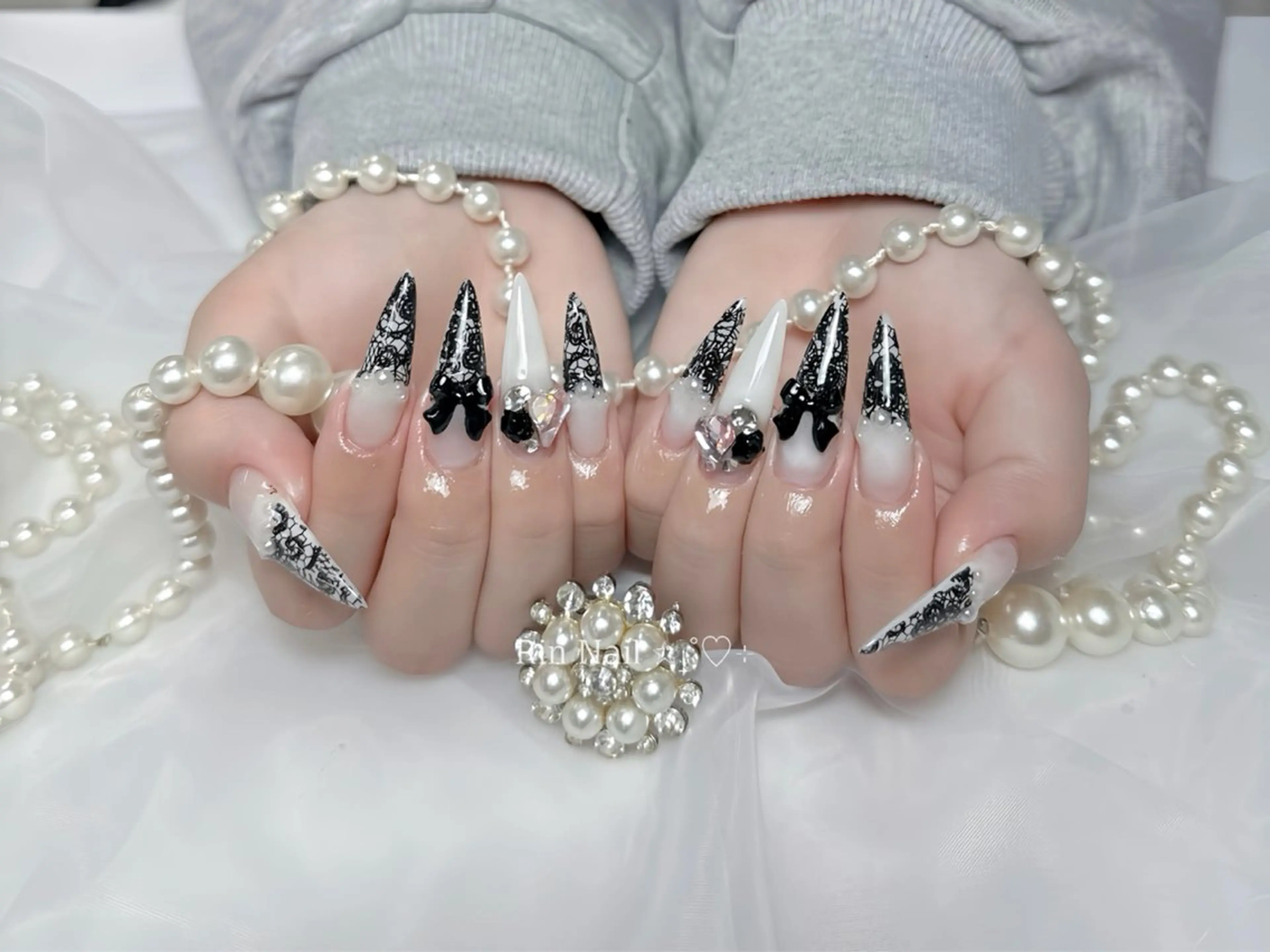 ネイル アートネイル チークネイル ジェルネイル ロングネイル マグネットネイル ハンドネイル Rin Nail 新大久保店のネイルデザイン