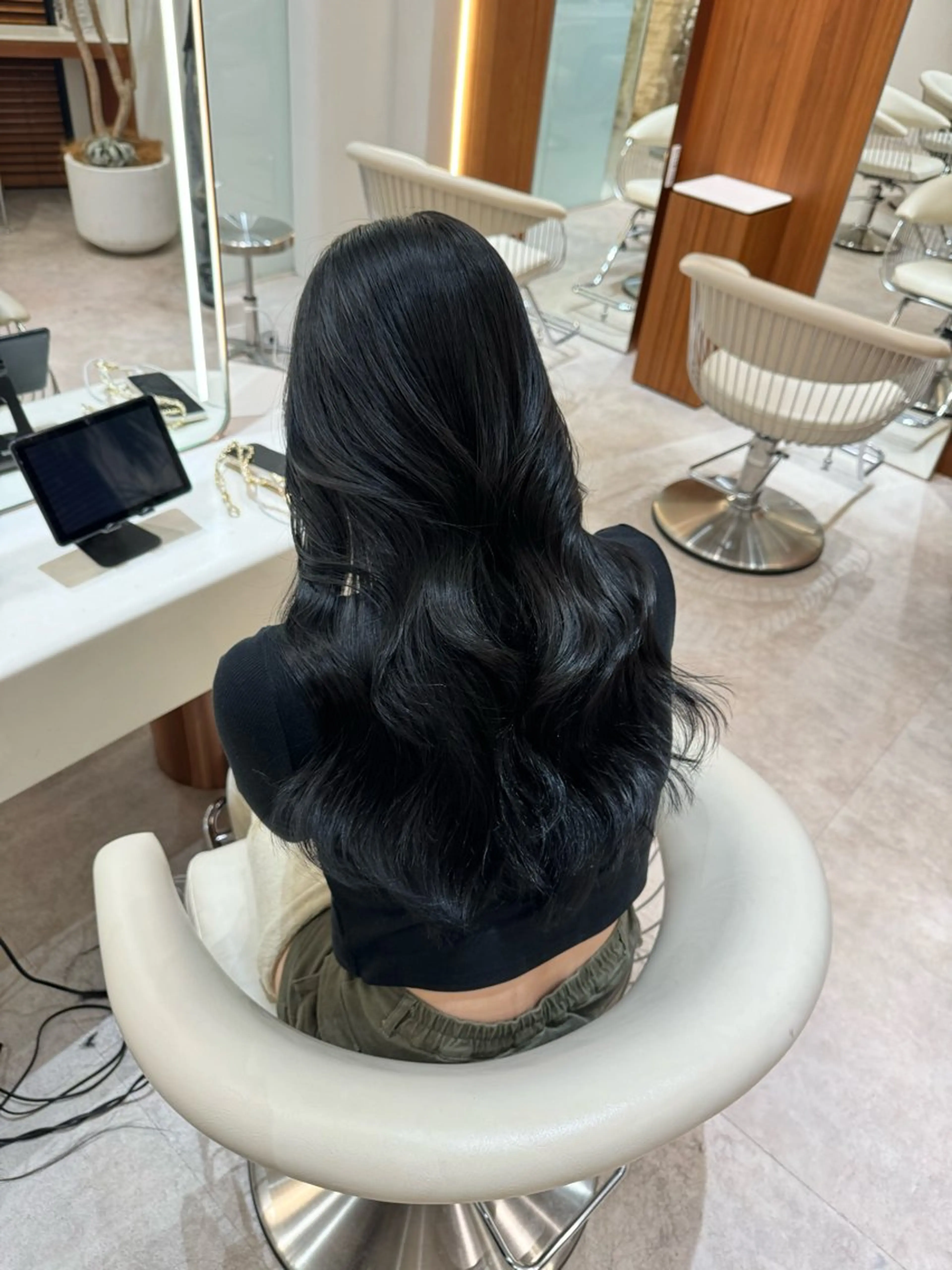 ロング カラー 黒髪 ブルーカラー ブルーブラック ダークグレー ダークグレージュ カット ヘアカラー トリートメント ヘアセット 韓国レイヤー🇰🇷 韓国研修◎渋谷カイトのヘアスタイル