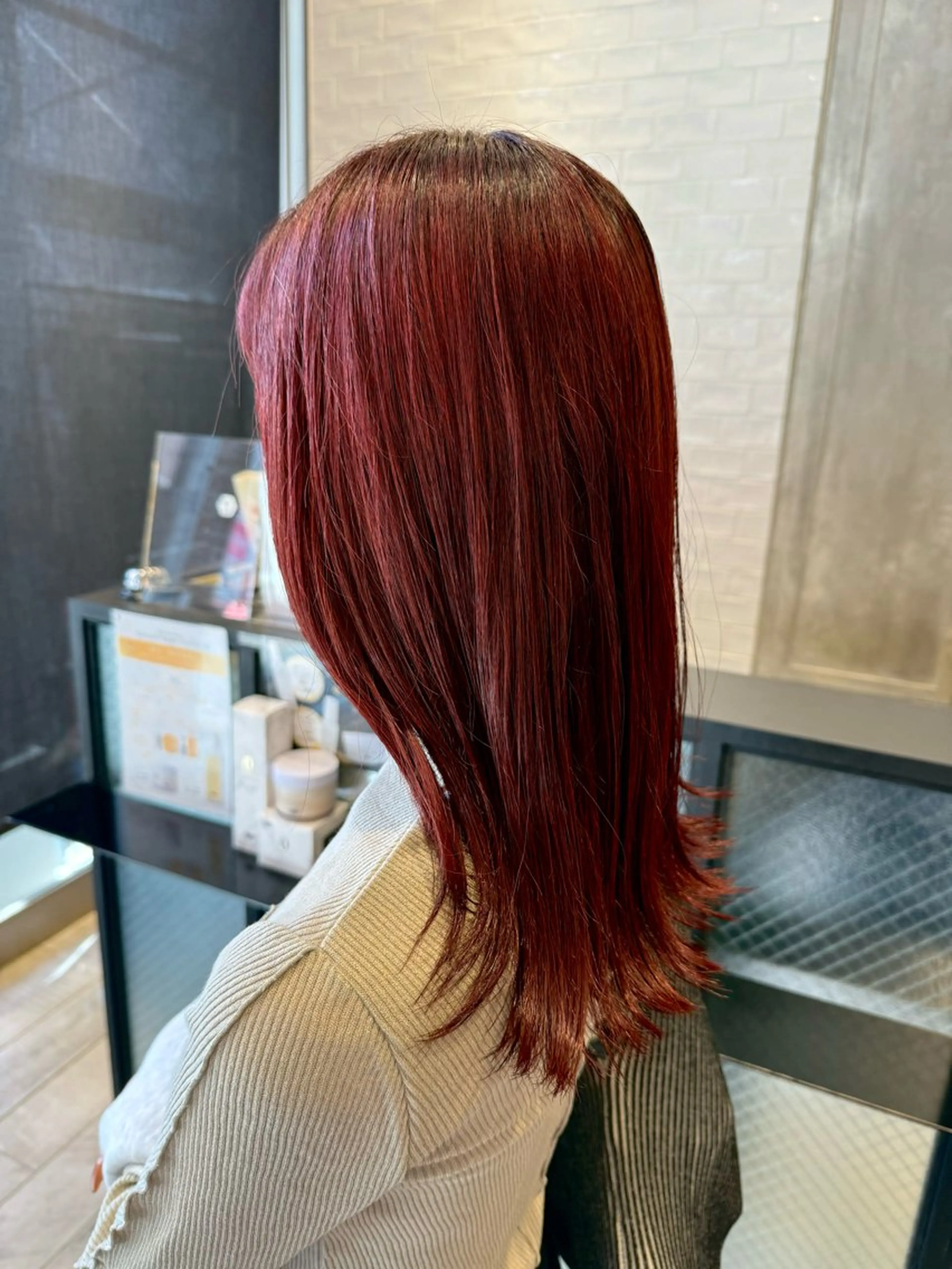 ミディアム カラー 渡邊 桃香のヘアスタイル