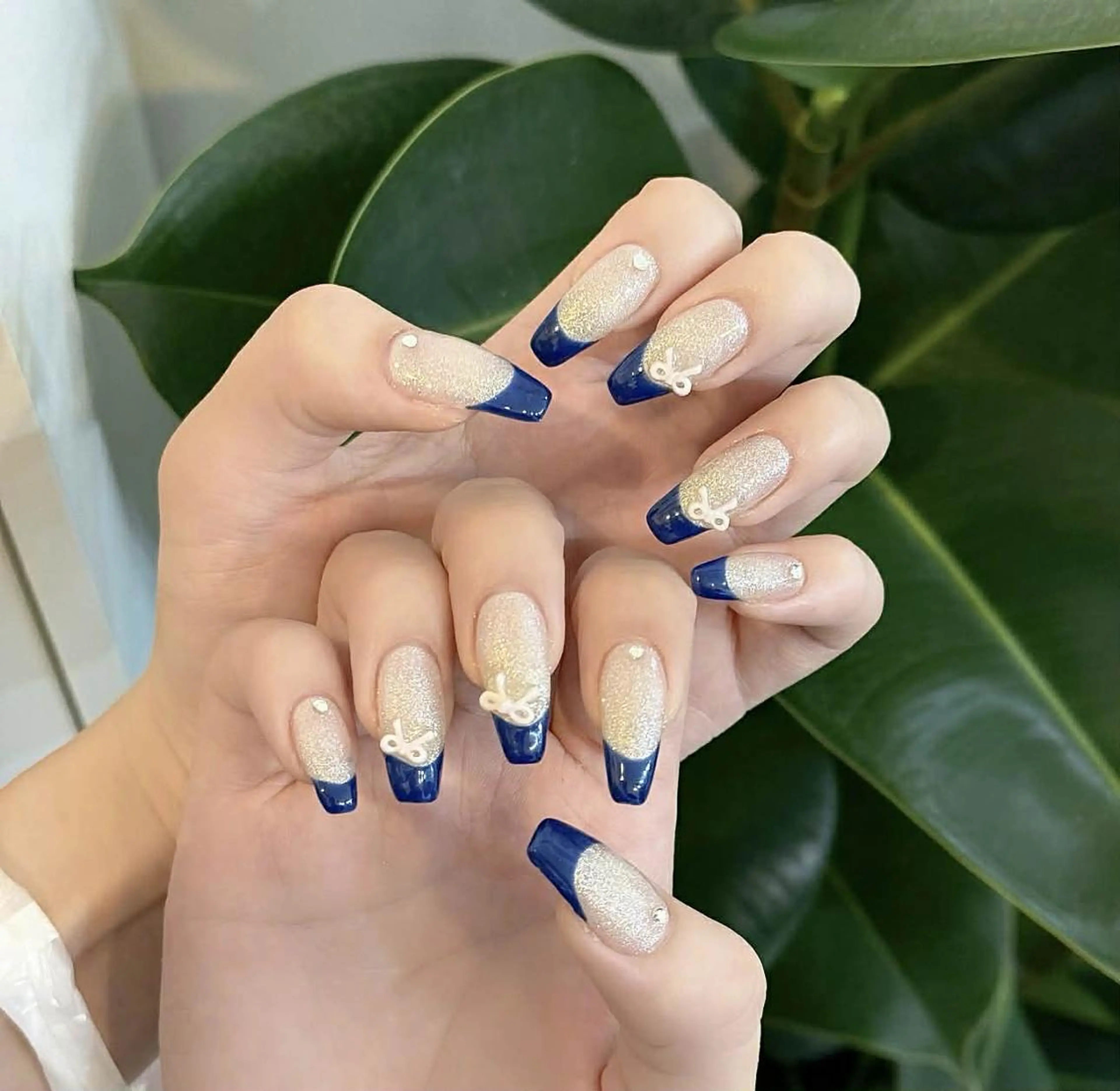 ロング カラー ベージュカラー グラデーションカラー ピンクカラー 韓国風ヘア ハンドネイル Bling Salonのネイルデザイン