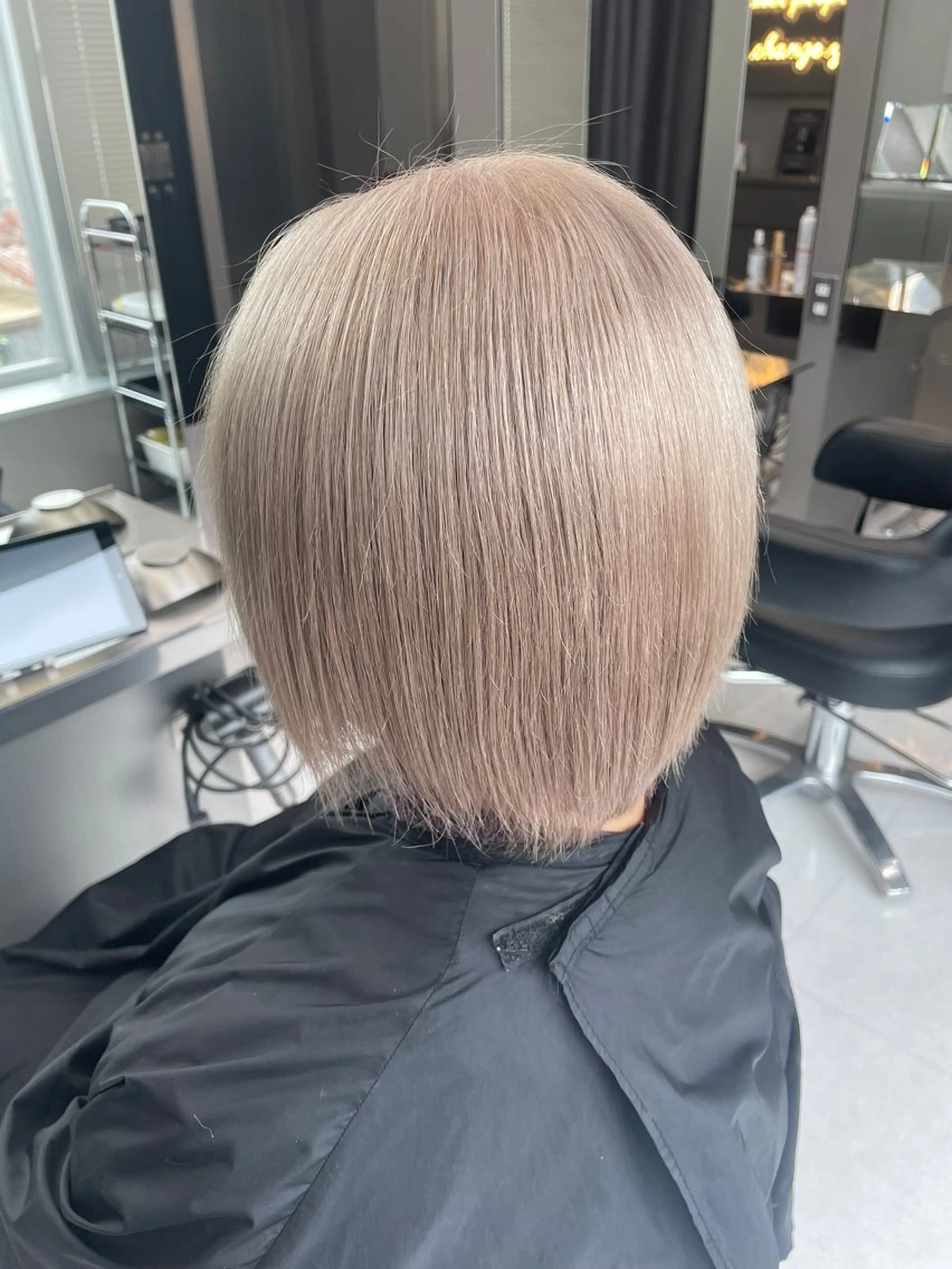 ショート ヘアカラー 🫧バレイヤージュ/ ハイトーン/ミズキのヘアスタイル