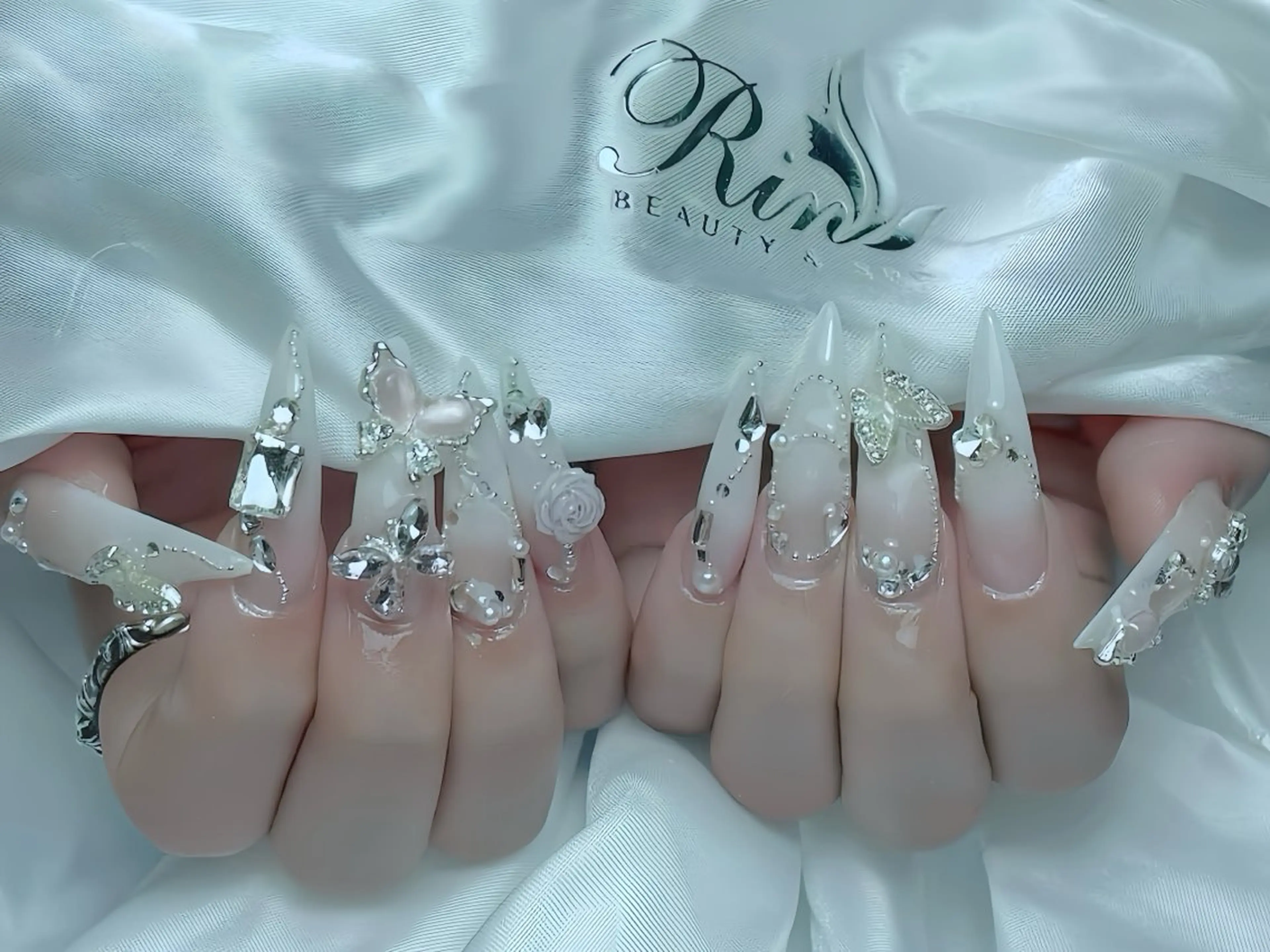 ネイル アニマル柄 ボルドー ブラウン チークネイル フレンチネイル Rin Nail 新大久保店のネイルデザイン
