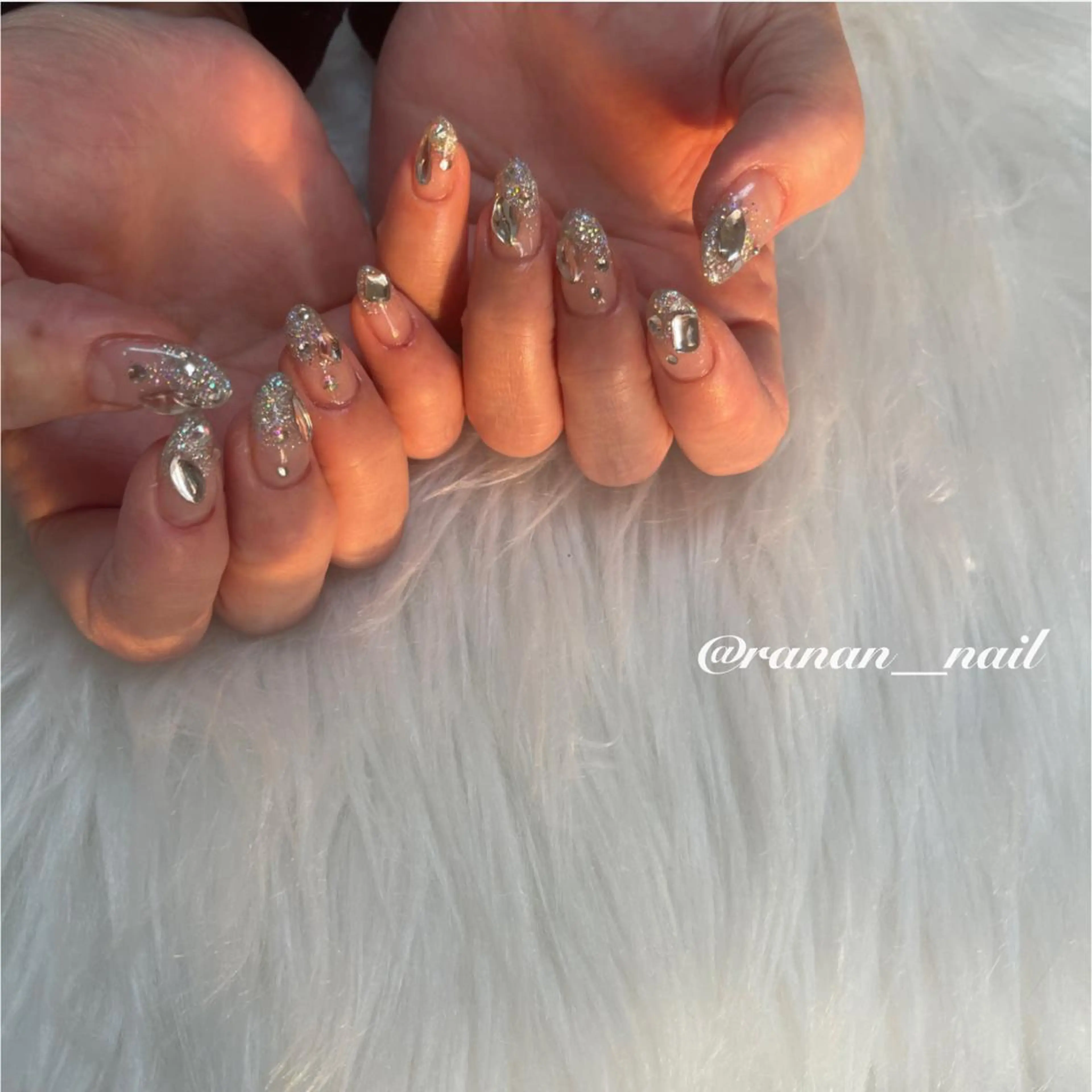 ネイル キラキラネイル 𝓇𝒶𝓃𝒶𝓃 𝓃𝒶𝒾𝓁のネイルデザイン