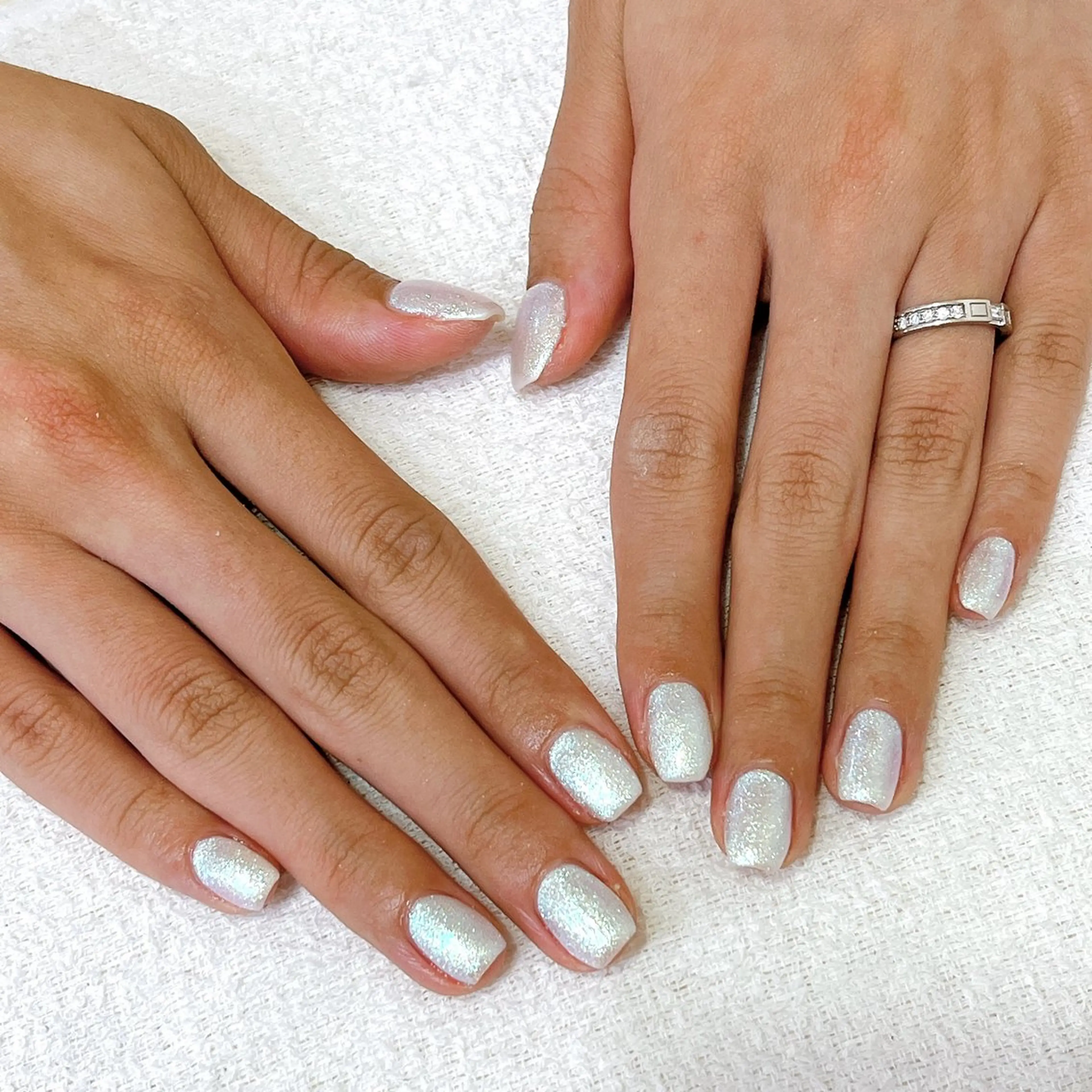 ネイル ブルー グリーン ラメ(グリッター) ワンカラーネイル ホワイト 伊藤 愛のネイルデザイン