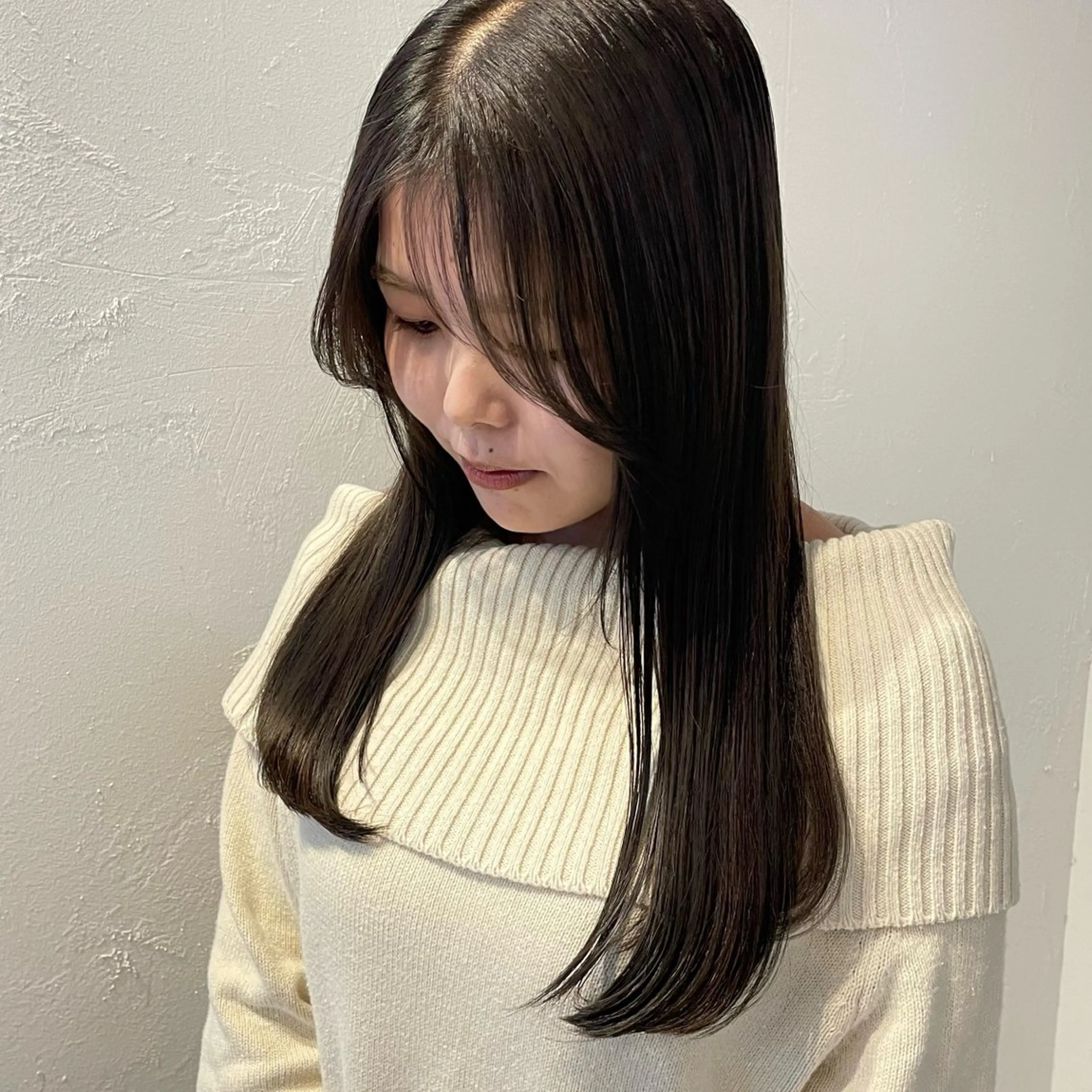 ロング カラー 透明感カラー ヘアカラー mina / 透明感ベージュカラーのヘアスタイル