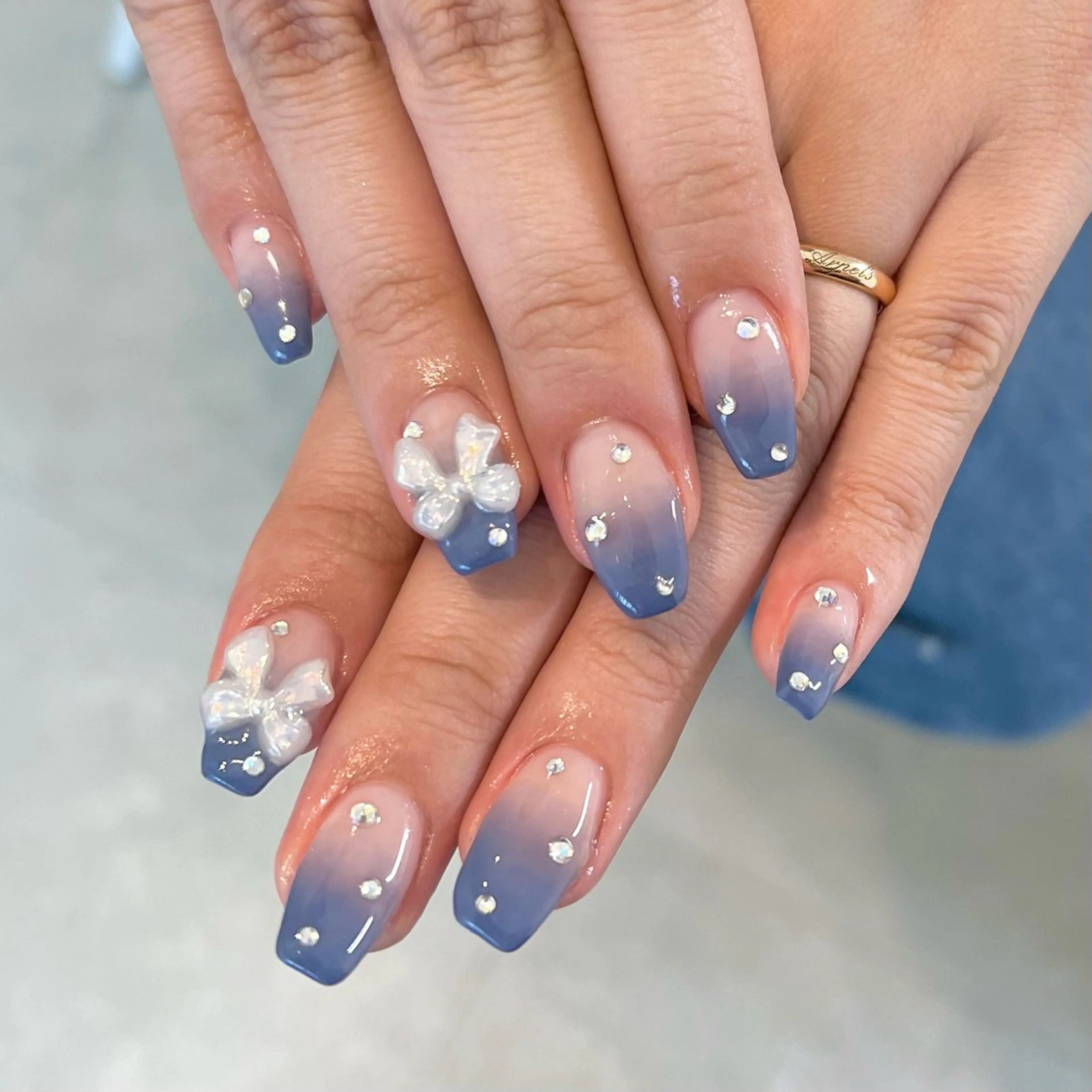 ネイル リボン ハンドネイル sio.nail&eyebrow salon shimokitazawa2号店所属・nailist mana𖤐´-のネイルデザイン