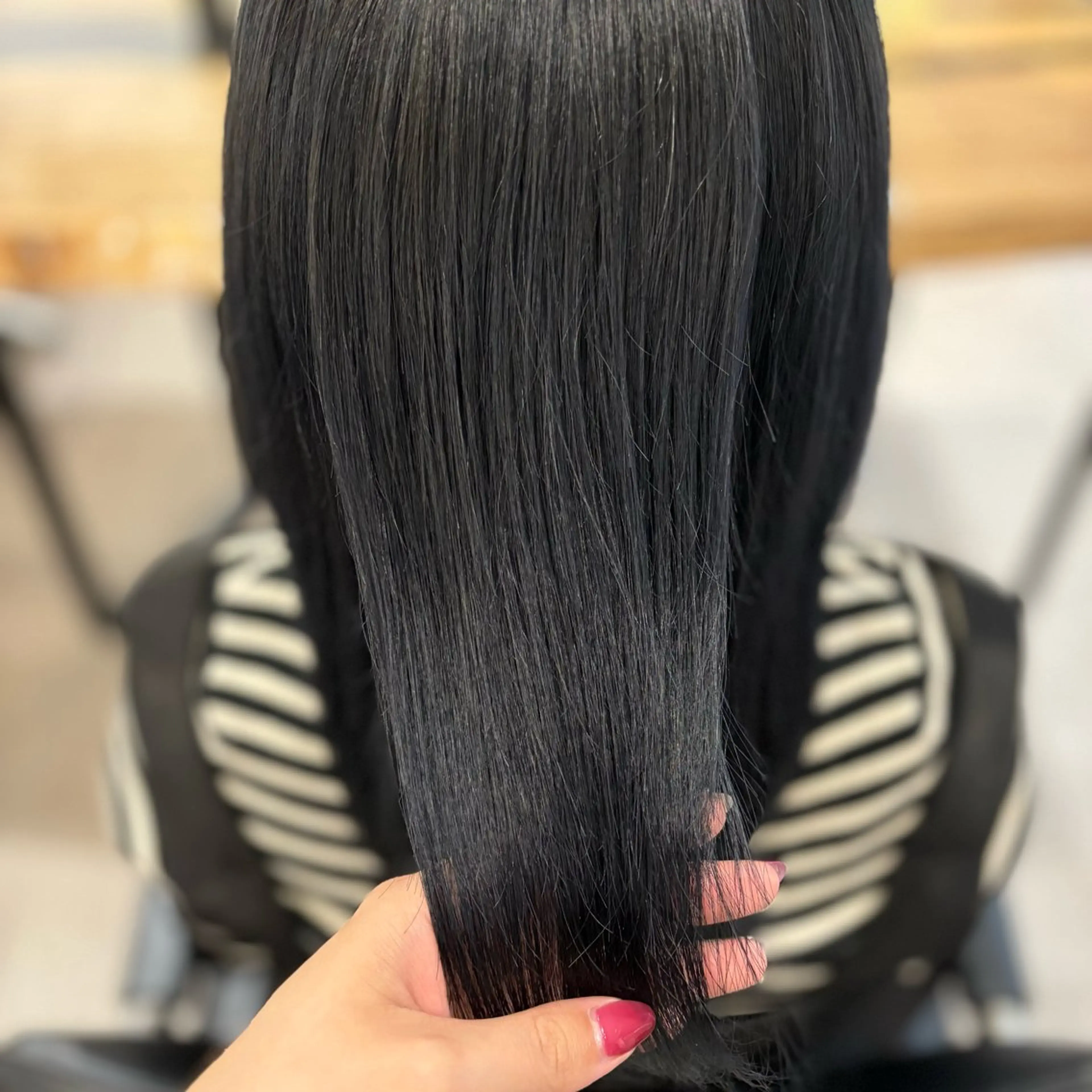 ミディアム カラー 黒髪 ブリーチ ブルーカラー ブルーブラック ヘアカラー mihiro 🎀のヘアスタイル