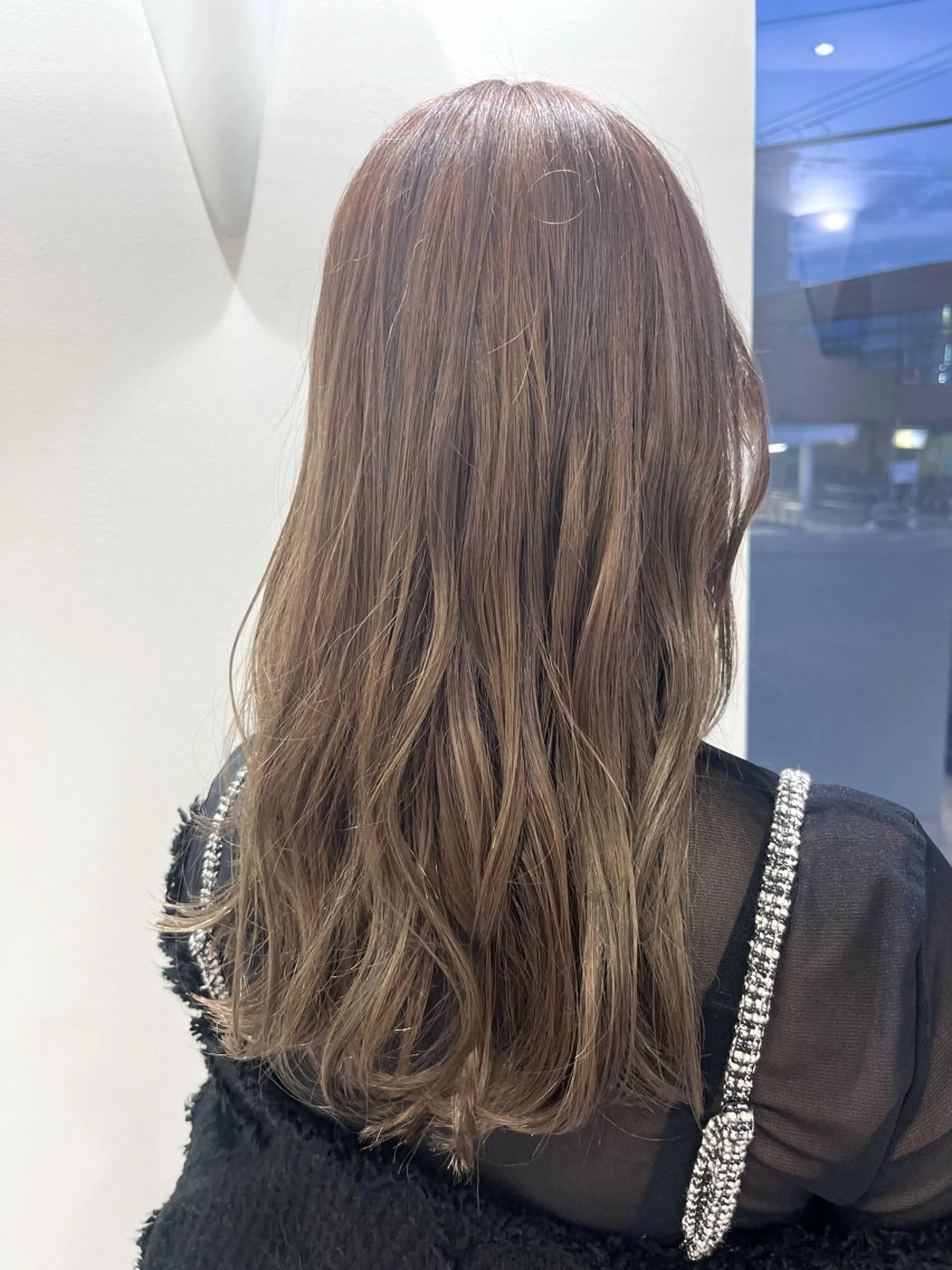 ロング カラー 切りっぱなしボブ ブリーチ 透明感カラー ダブルカラー ハイトーンカラー cana カナ/レイヤーカットのヘアスタイル