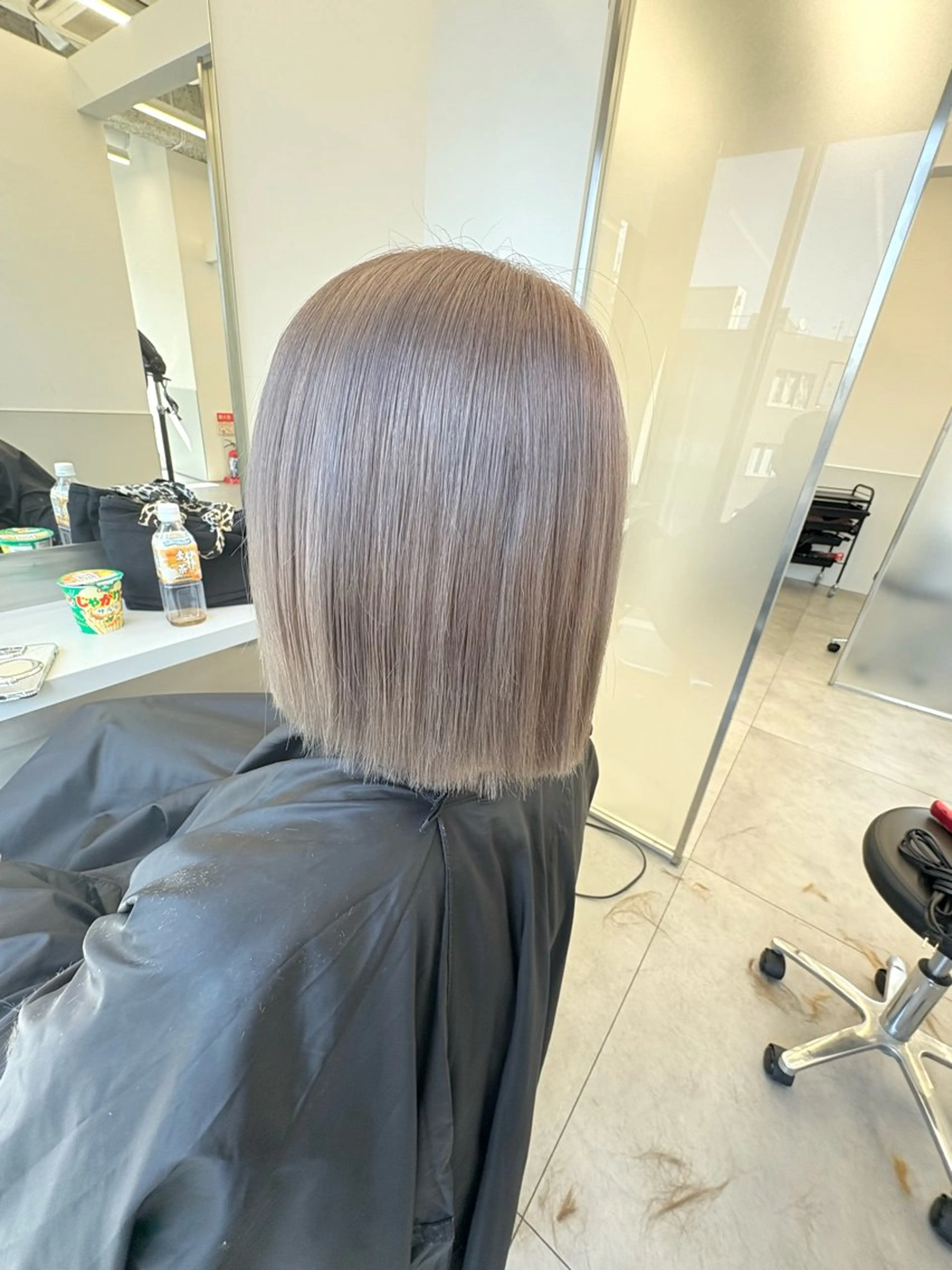 ミディアム カラー ベージュカラー ブリーチ グレージュ ハイトーンカラー ヘアカラー 天野 利咲のヘアスタイル