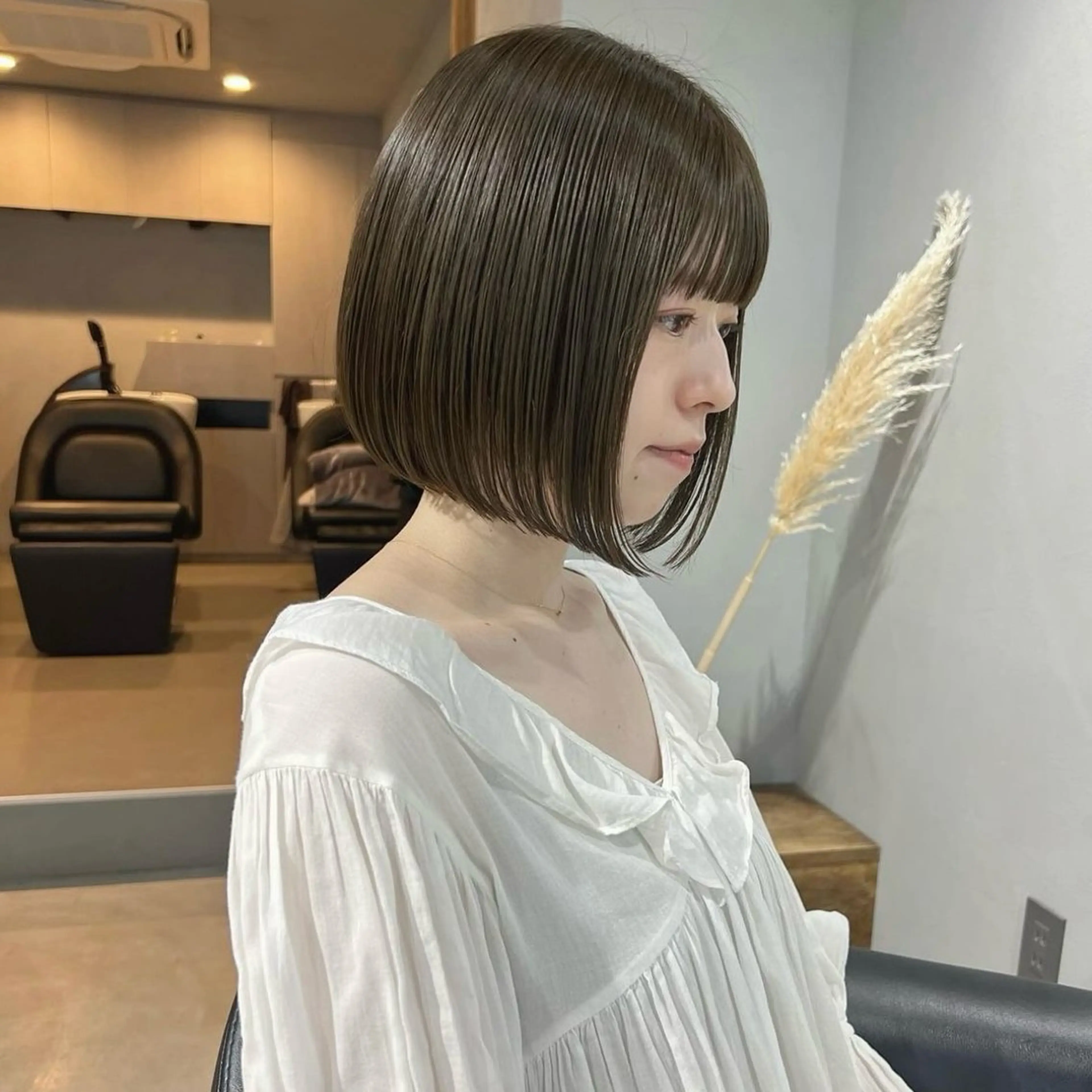 ミディアム カラー ベージュカラー ブリーチ ブラウンカラー ブラウンベージュ ダブルカラー カット ヘアカラー トリートメント akane/ボブ /ブラウンベージュのヘアスタイル