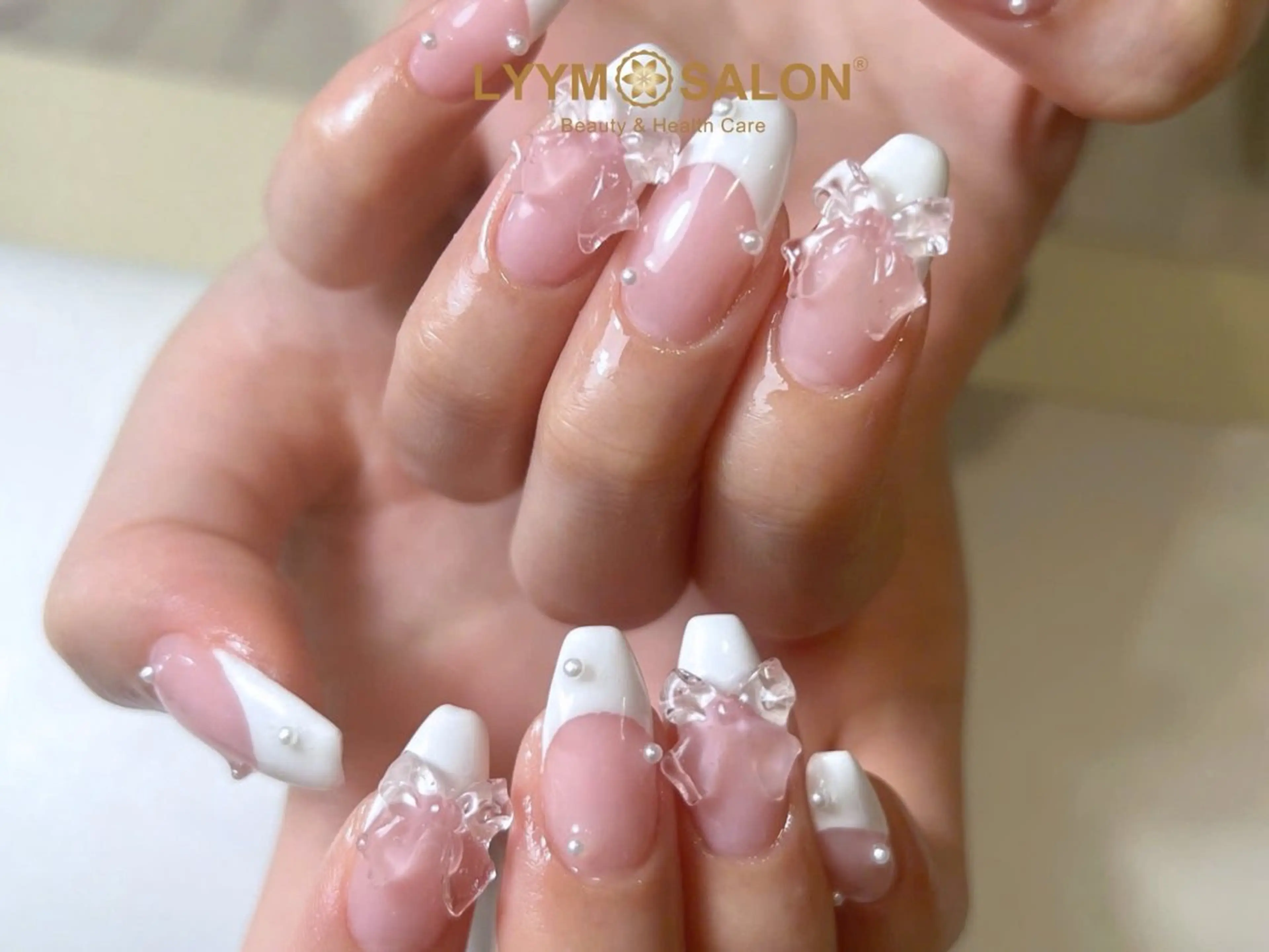 ネイル アートネイル フレンチネイル 韓国ネイル ぷっくりネイル リボン ハンドネイル ハンドケア LYYM Salonのネイルデザイン