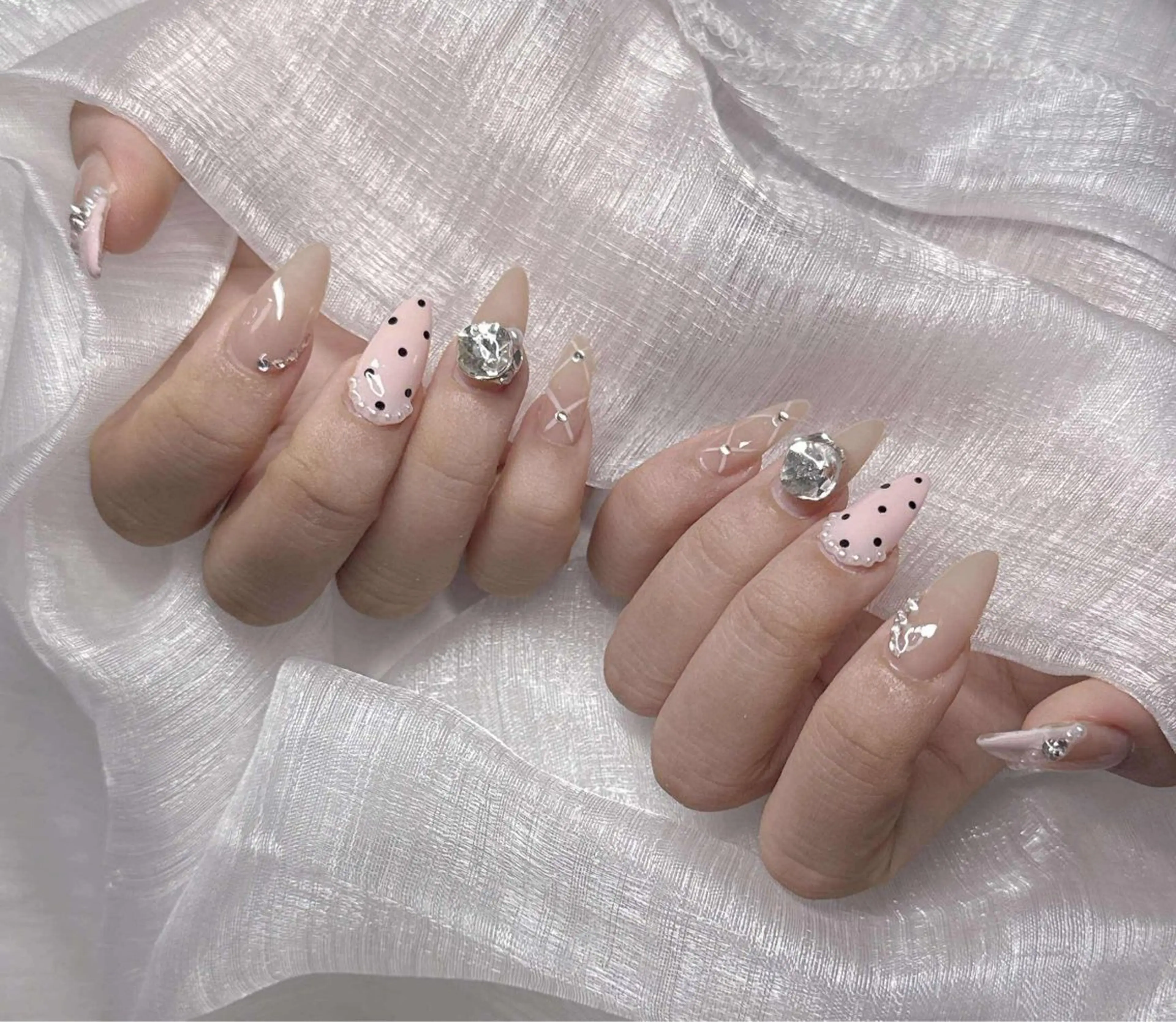 ネイル 長さ出し グラデーション 卒業式 キラキラネイル マグネットネイル ハンドネイル Lee Nailsのネイルデザイン