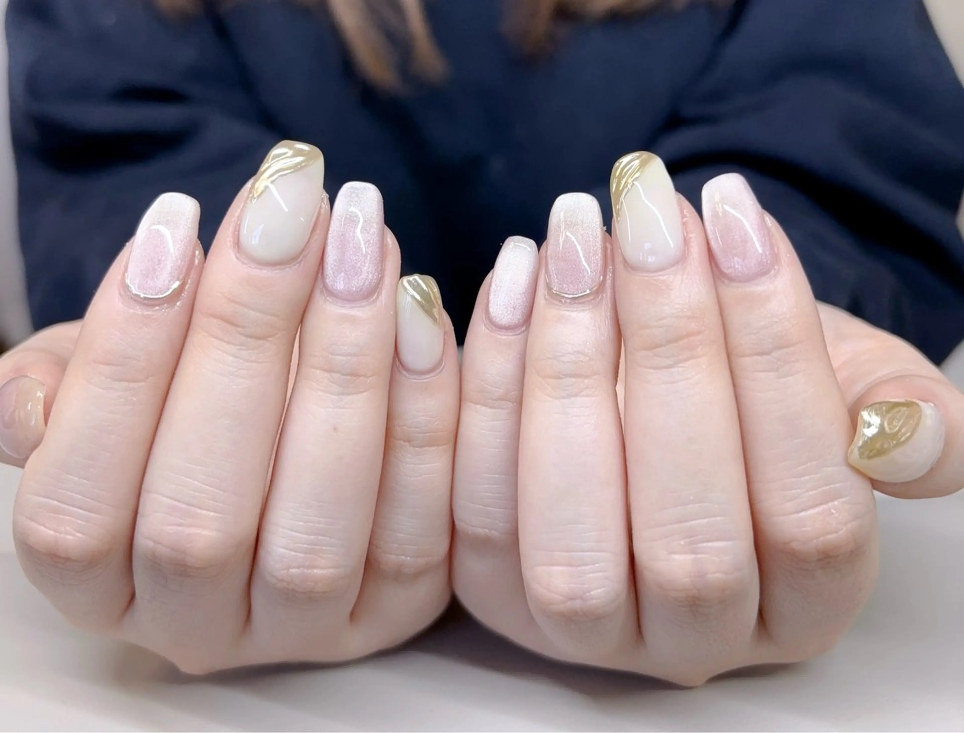 ネイル オーロラネイル フラッシュネイル フレンチネイル ガラスフレンチ グラデーション ハンドネイル Rika Nail ellaのネイルデザイン