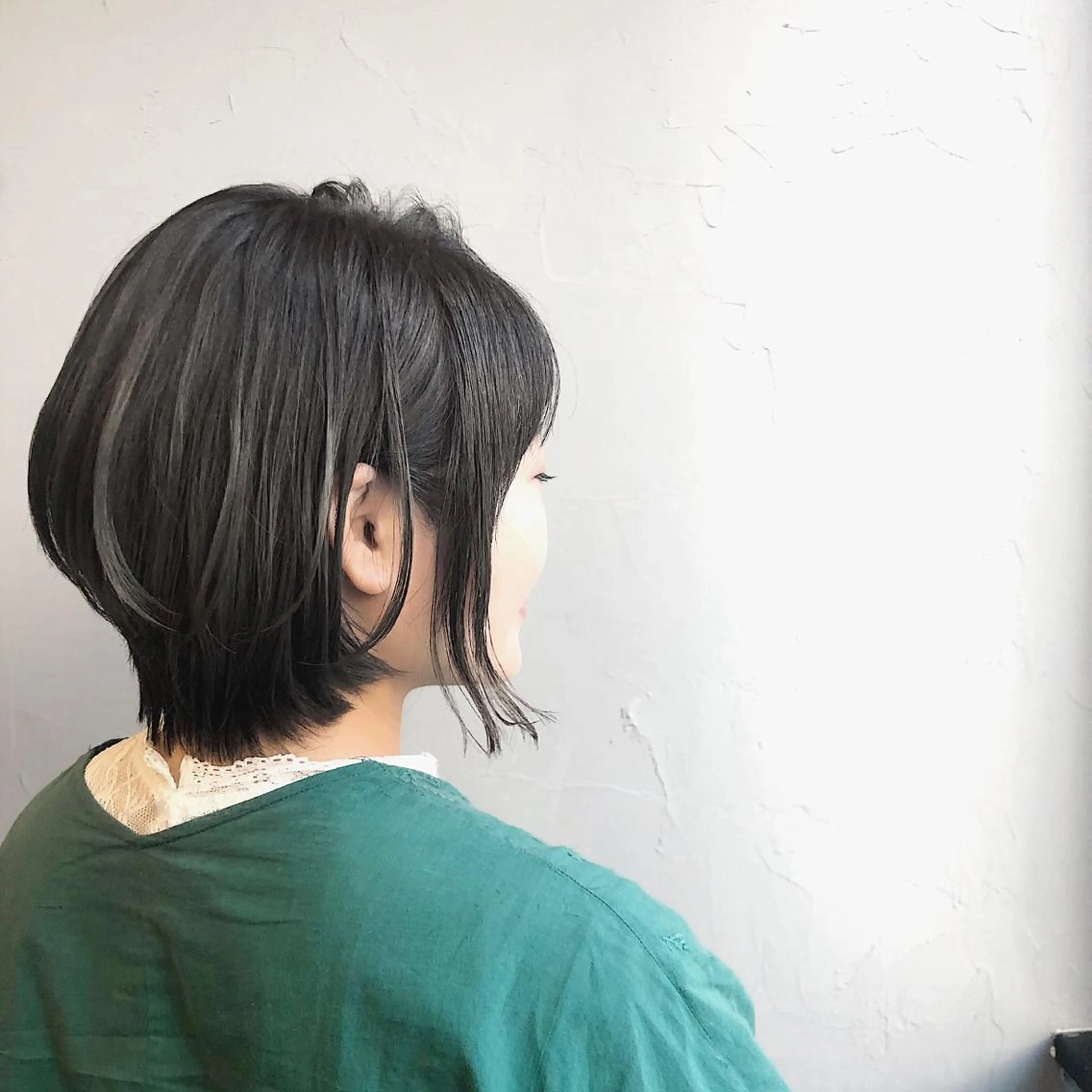 ショート カラー 透明感カラー グレージュ カーキグレージュ 山口 浩之のヘアスタイル