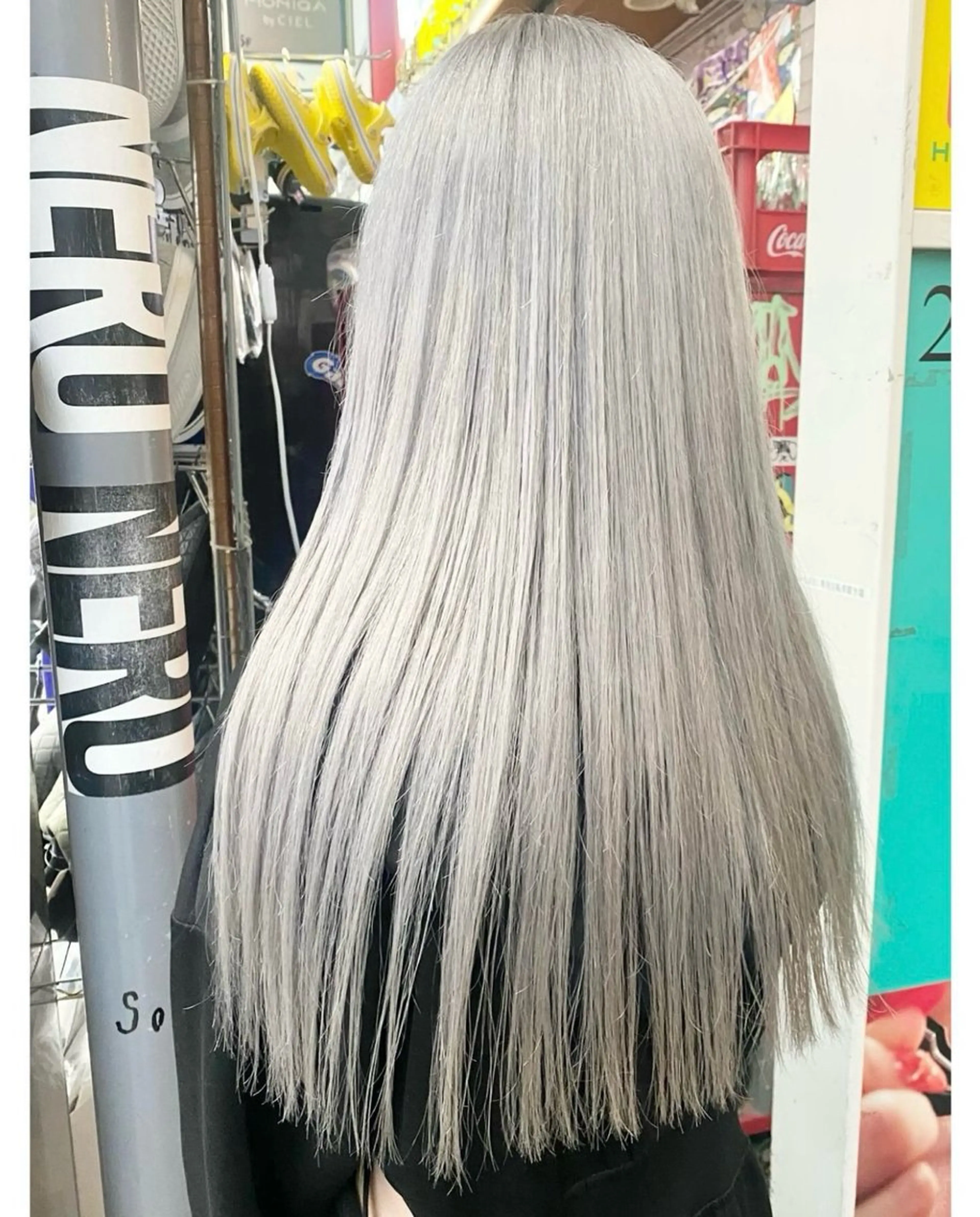 ロング カラー アッシュ ブリーチ シルバー シルバーアッシュ ホワイトシルバー ヘアカラー TSUNO🦖 派手髪/オタク美容師のヘアスタイル