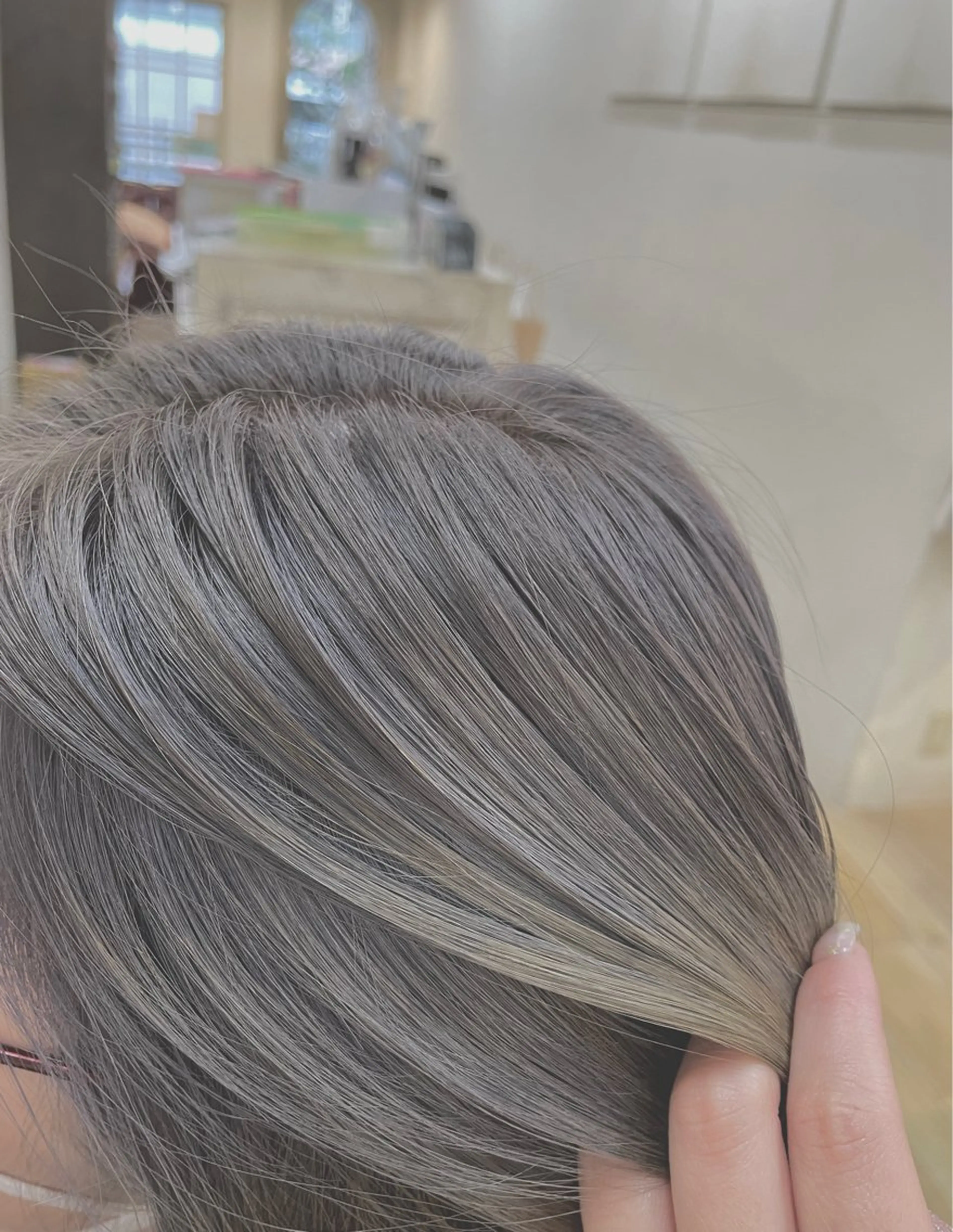 カラー グレージュ 玉邑 美菜のヘアスタイル