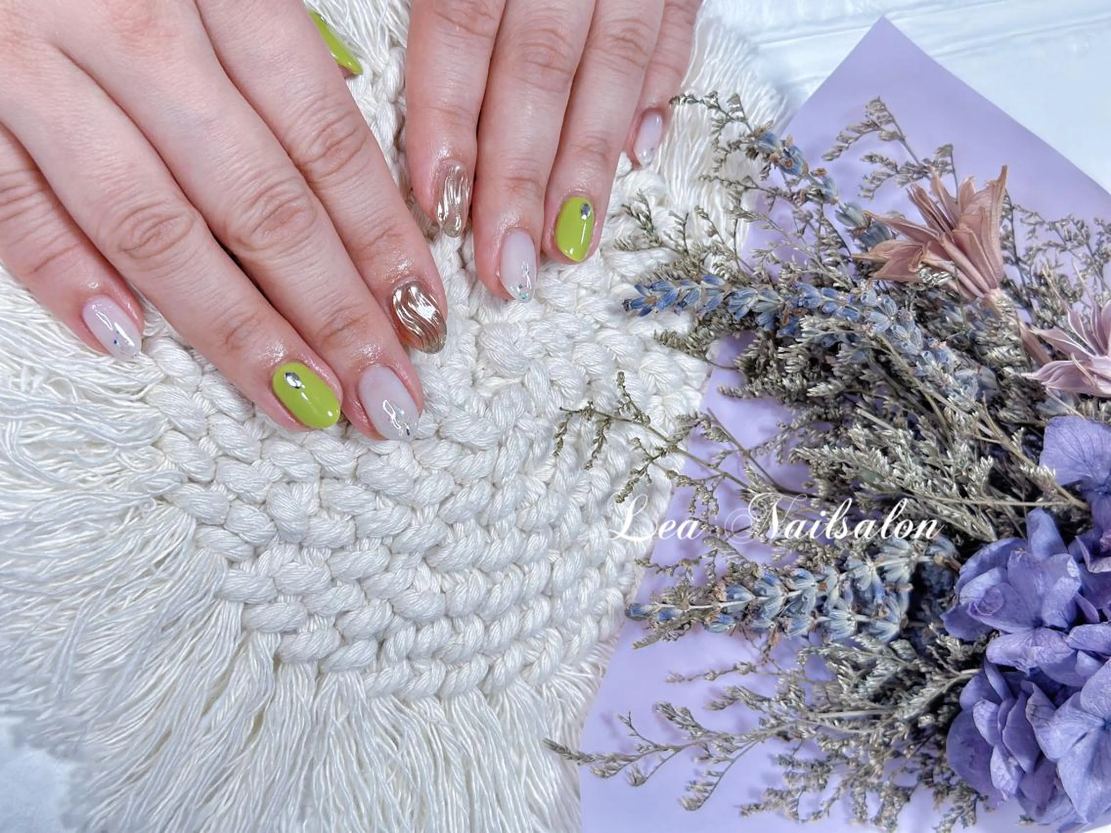 ショート カラー ネイル Le’a NailSalonのネイルデザイン