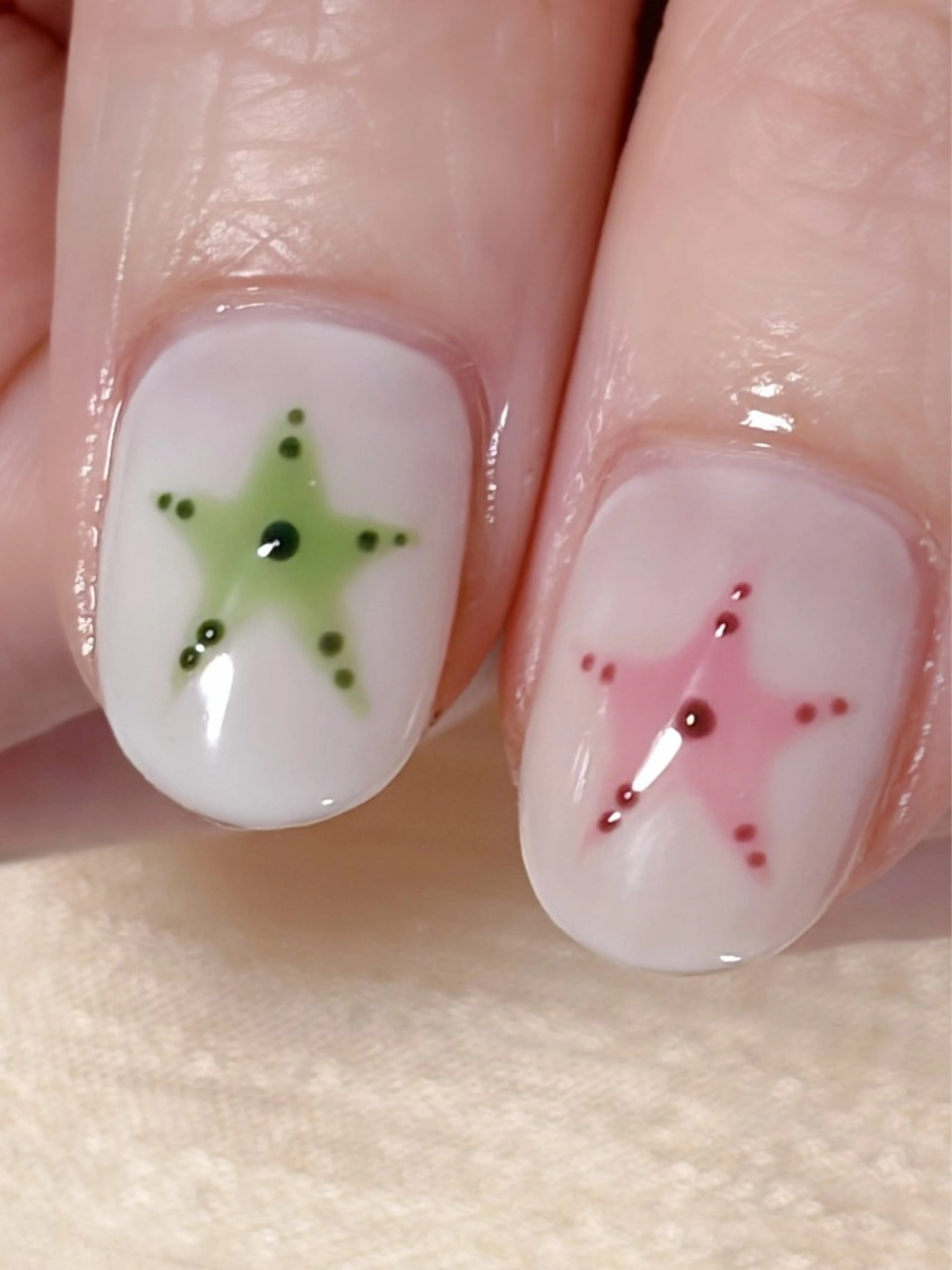 ネイル ドット ガーリー グリーン マグネットネイル オフィスネイル ハンドネイル haku mioのネイルデザイン