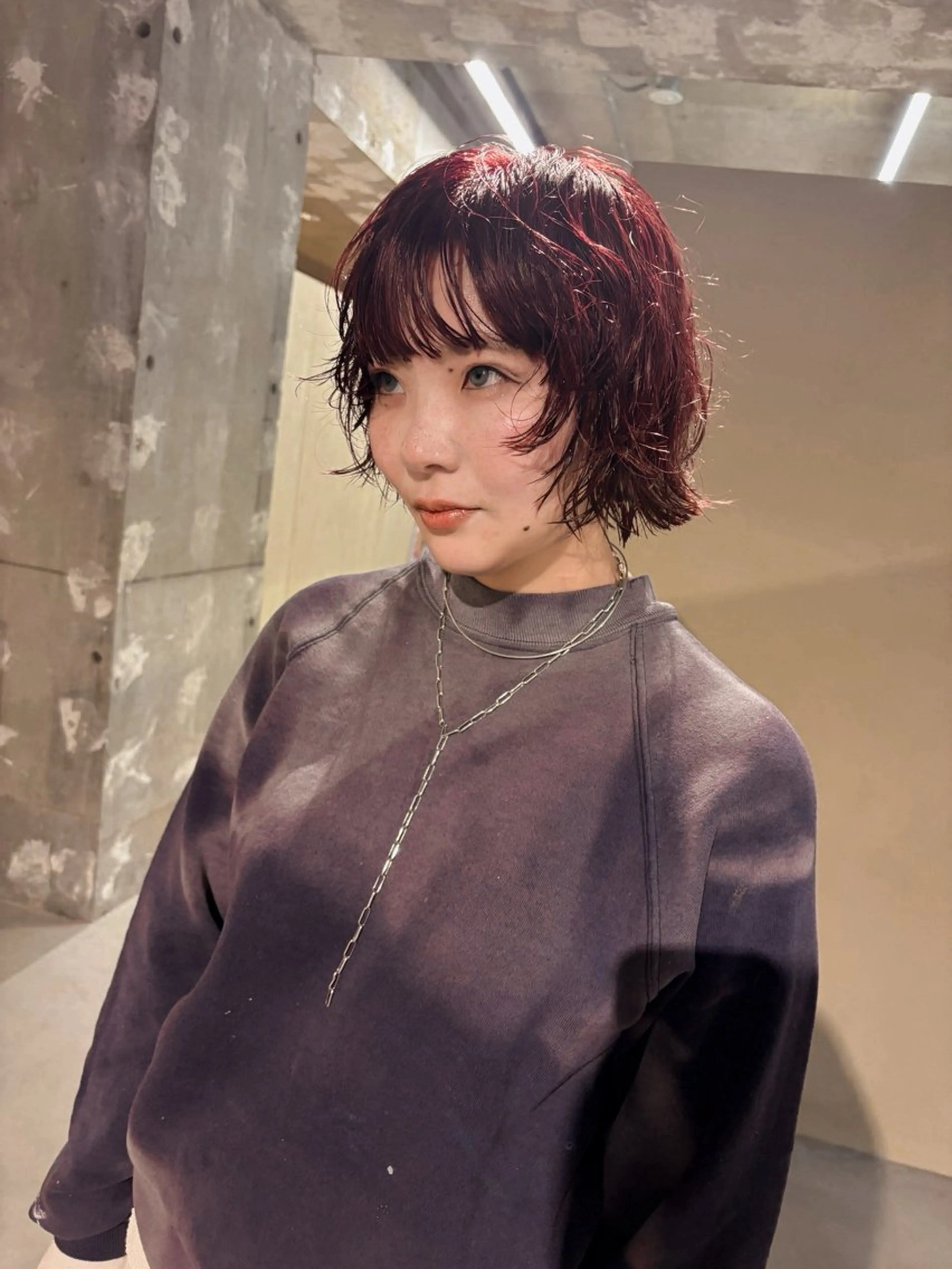 ショート カラー 艶ブリーチカラー 美髪ストレートのヘアスタイル