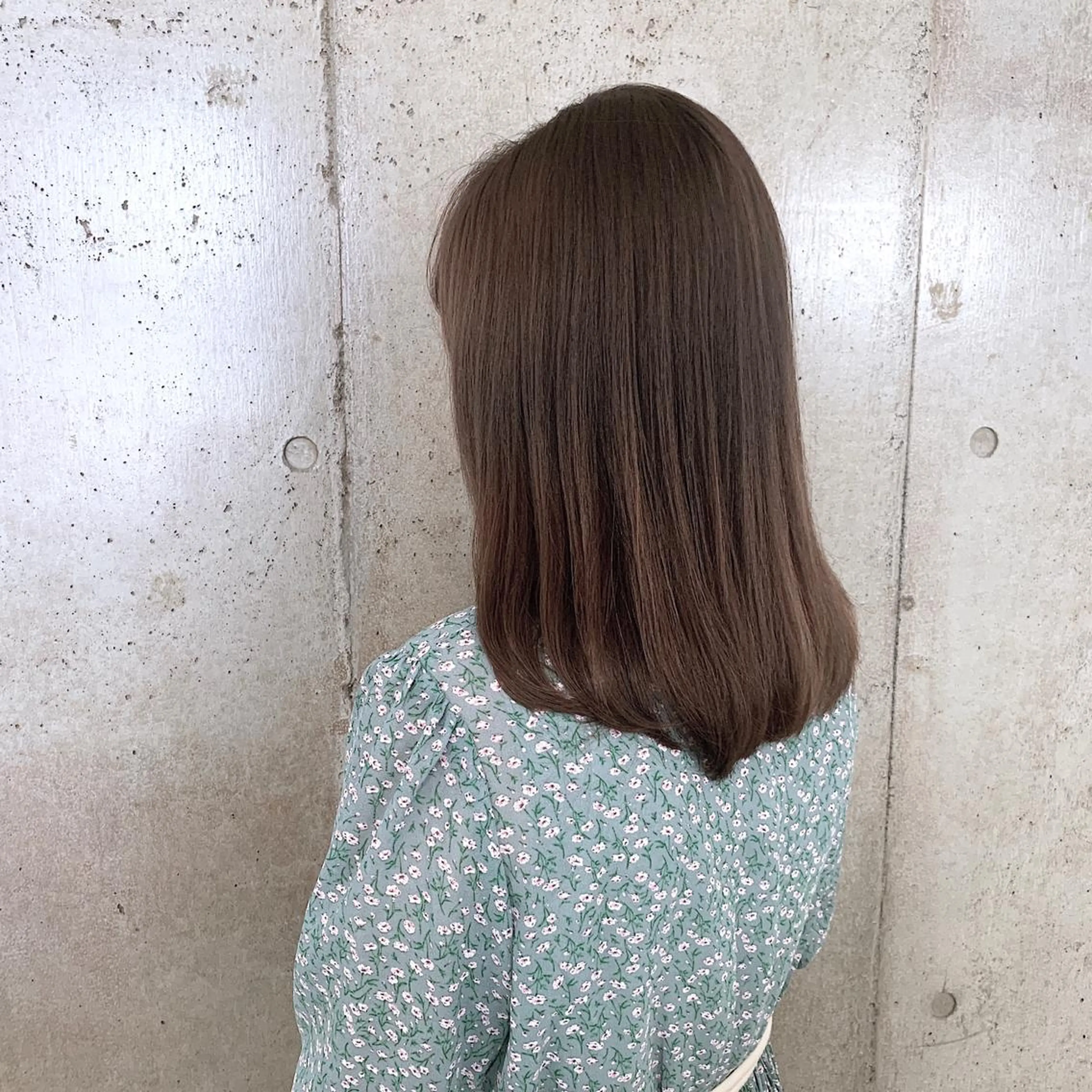 ミディアム カラー ブルーカラー ブルージュ 二宮 早智子のヘアスタイル