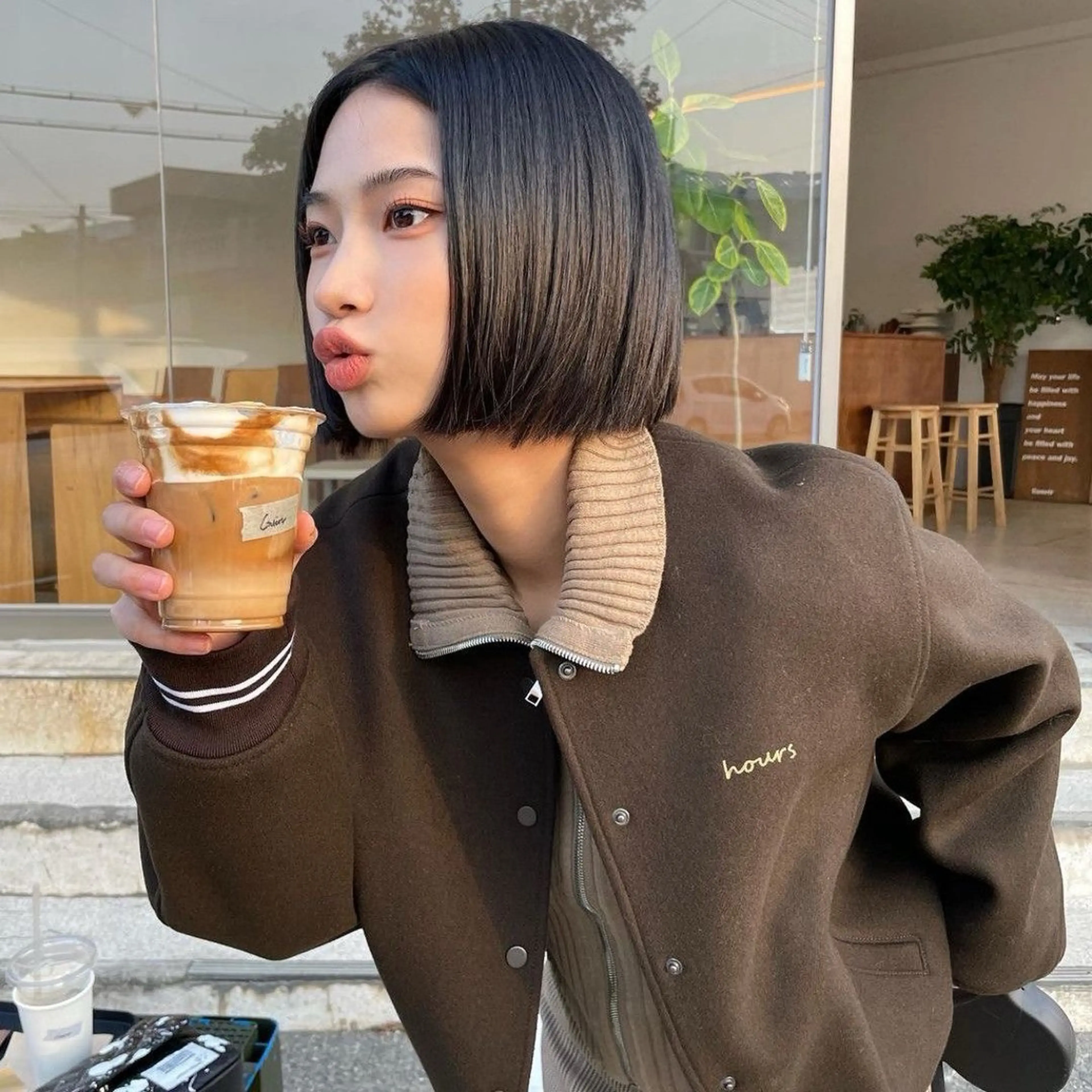 ショート カラー ボブレイヤー ボブ タンバルモリ レイヤーカット ユナ ボブカット /ベージュのヘアスタイル